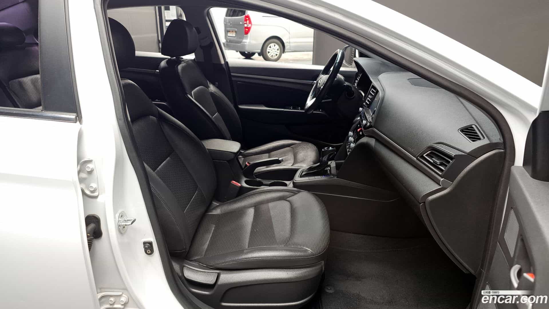 AVANTE Hyundai 2018.9-INNER-010