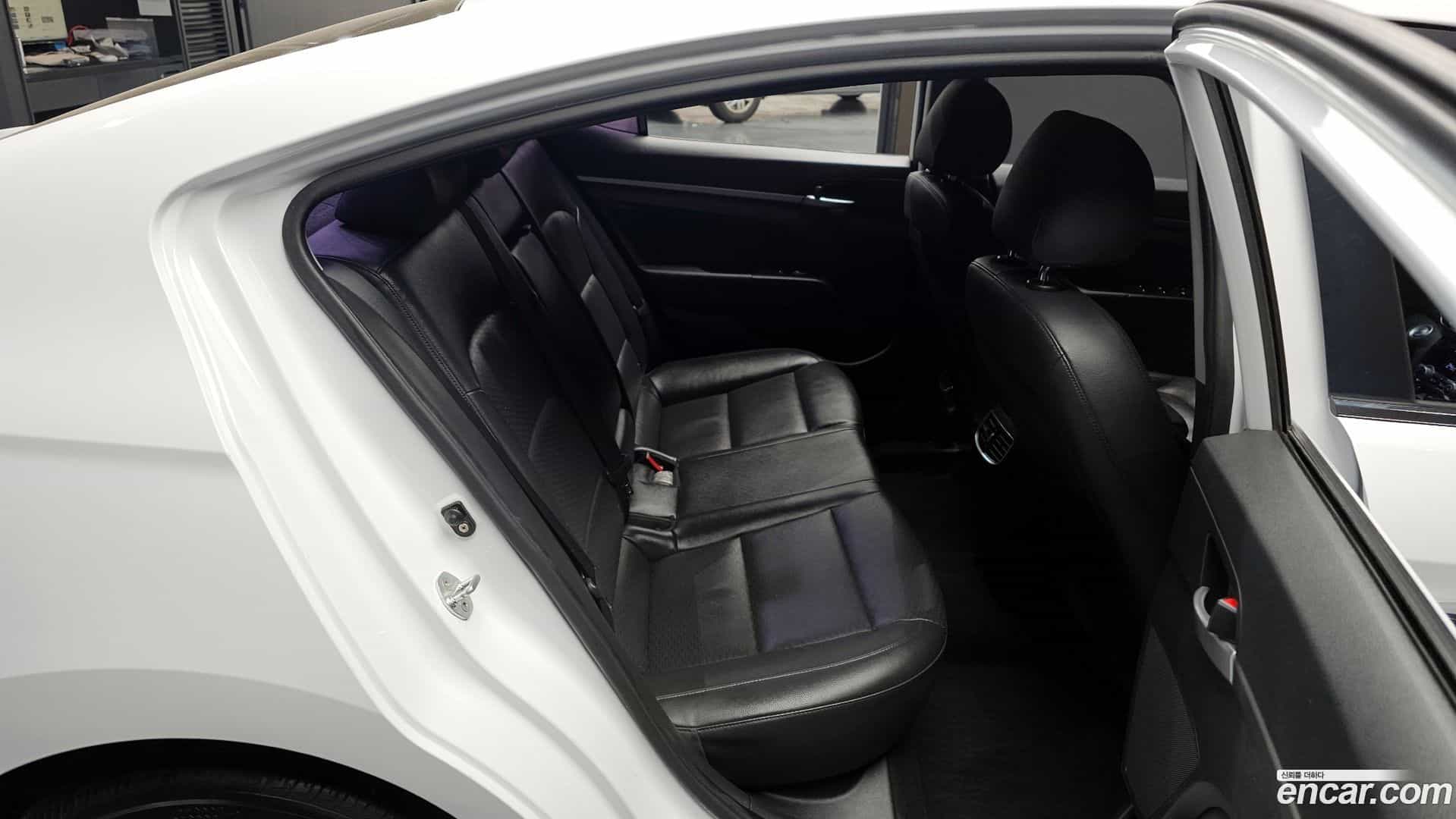 AVANTE Hyundai 2018.9-OPTION-015