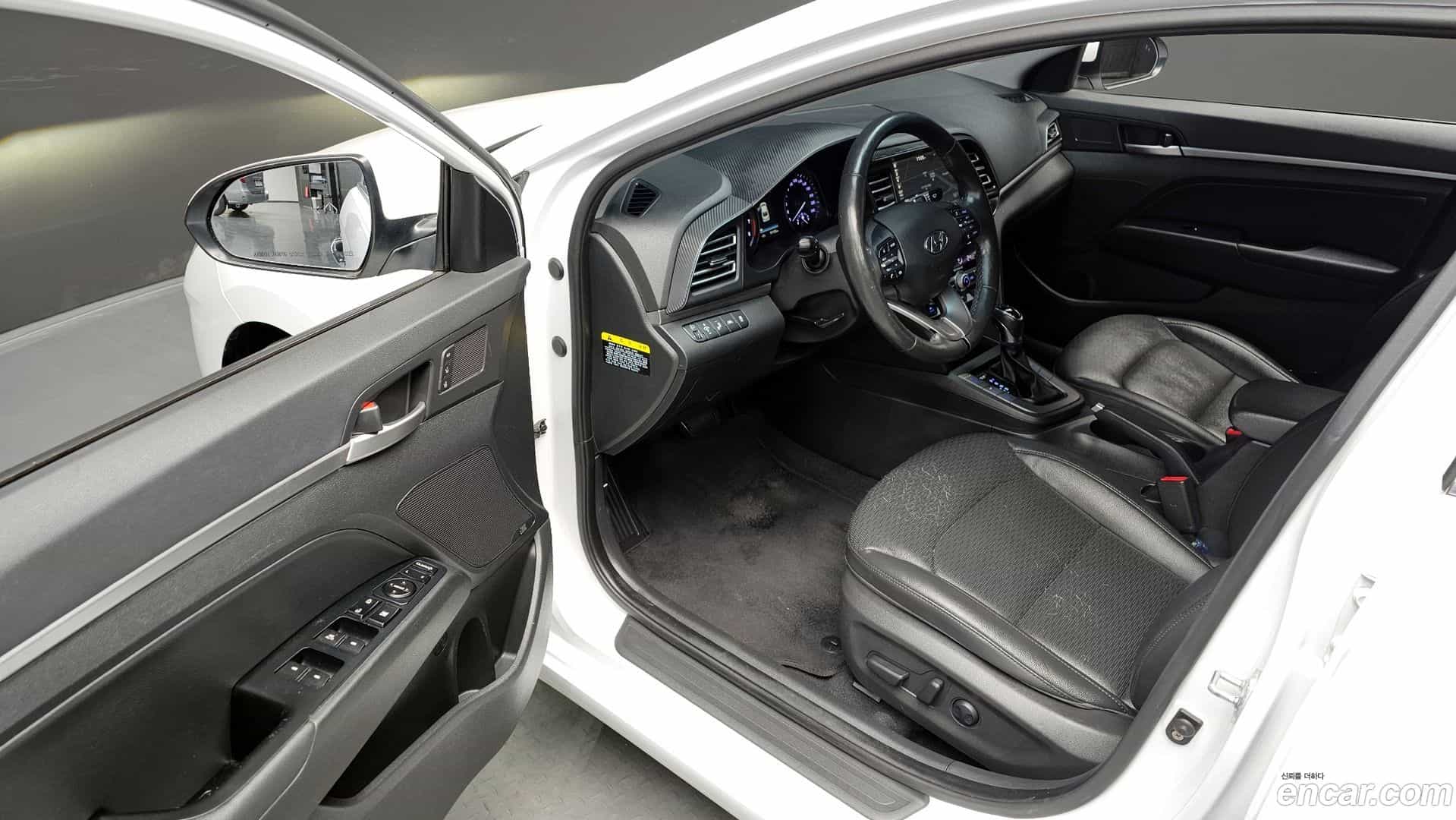 AVANTE Hyundai 2018.9-OPTION-016