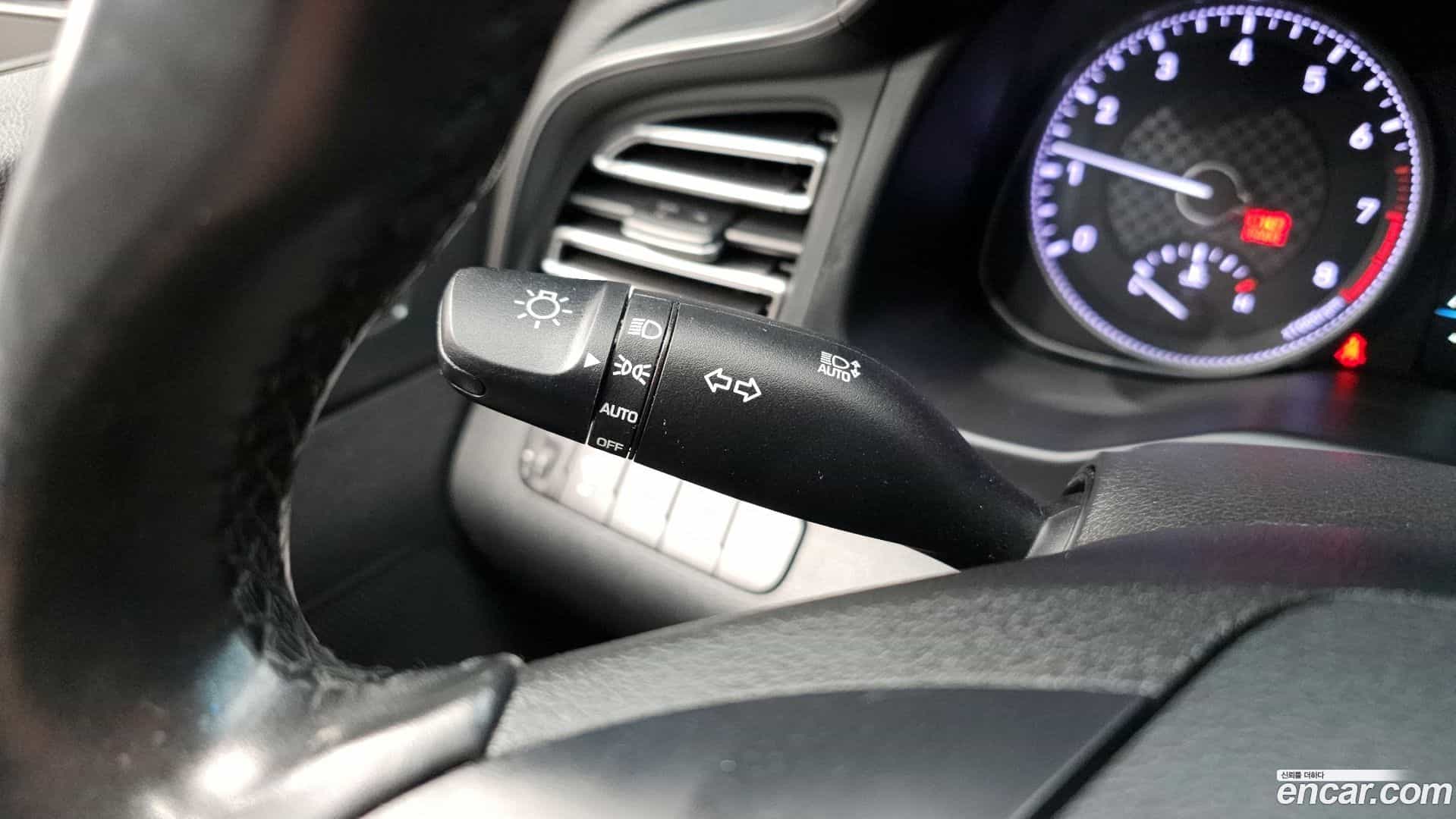 AVANTE Hyundai 2018.9-OPTION-022