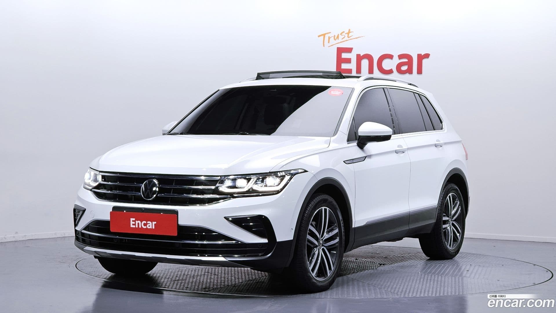 Main__Slider__Photo:Tiguan Volkswagen 2022.6-0