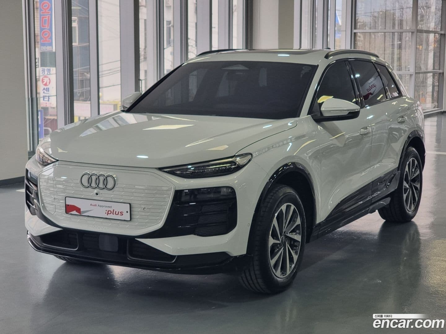 Main__Slider__Photo:Q6 e-tron Audi 2025.3-0