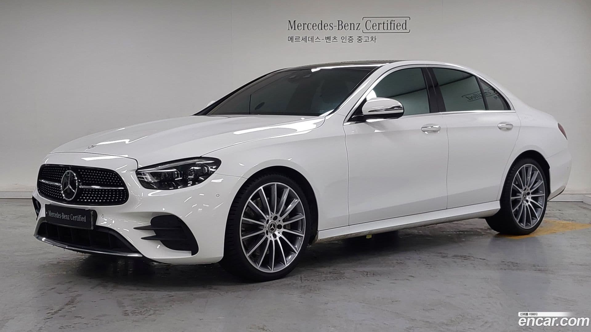 Main__Slider__Photo:E-Class Mercedes-Benz 2022.11-0