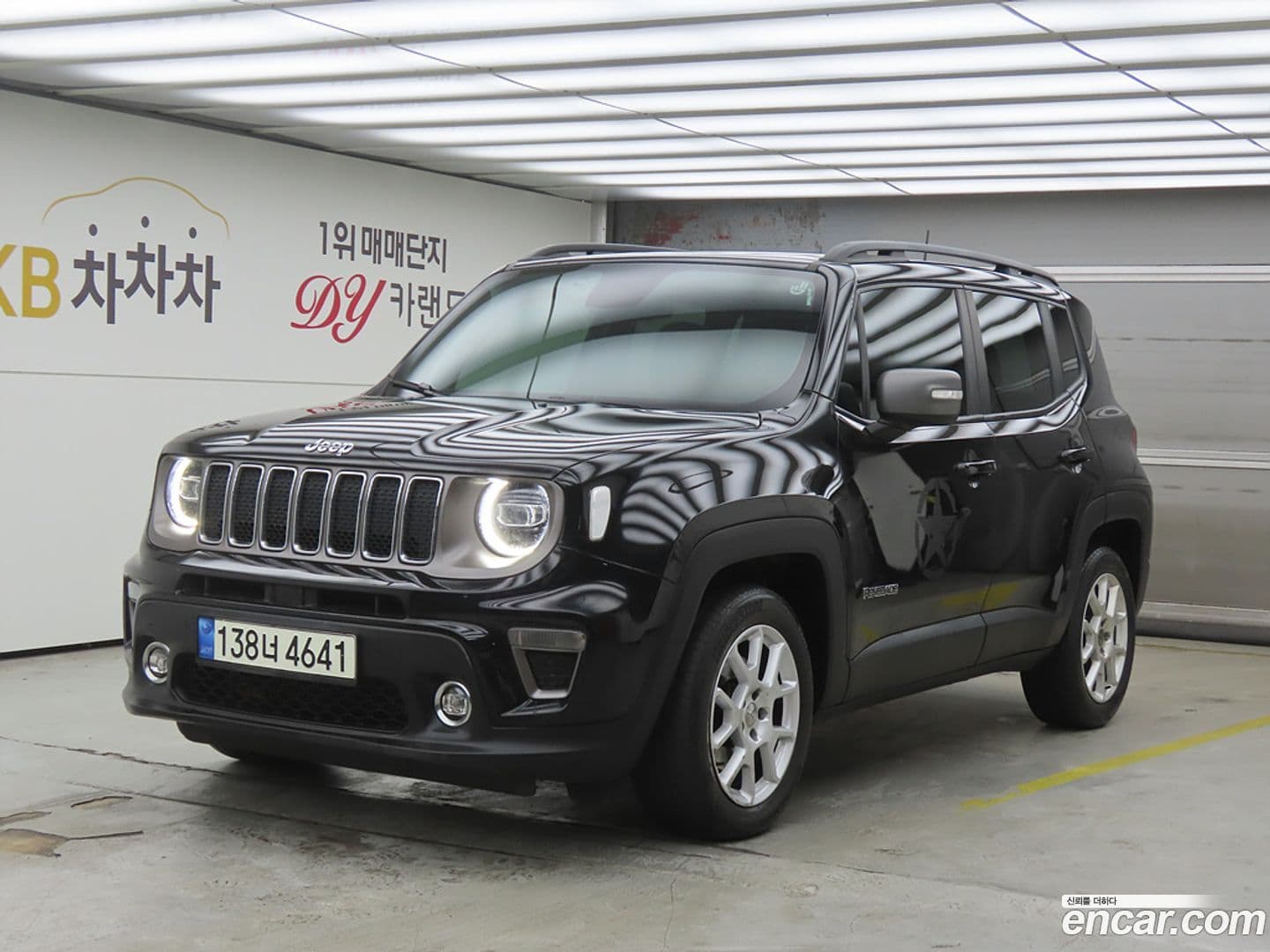Main__Slider__Photo:Renegade Jeep 2020.11-0