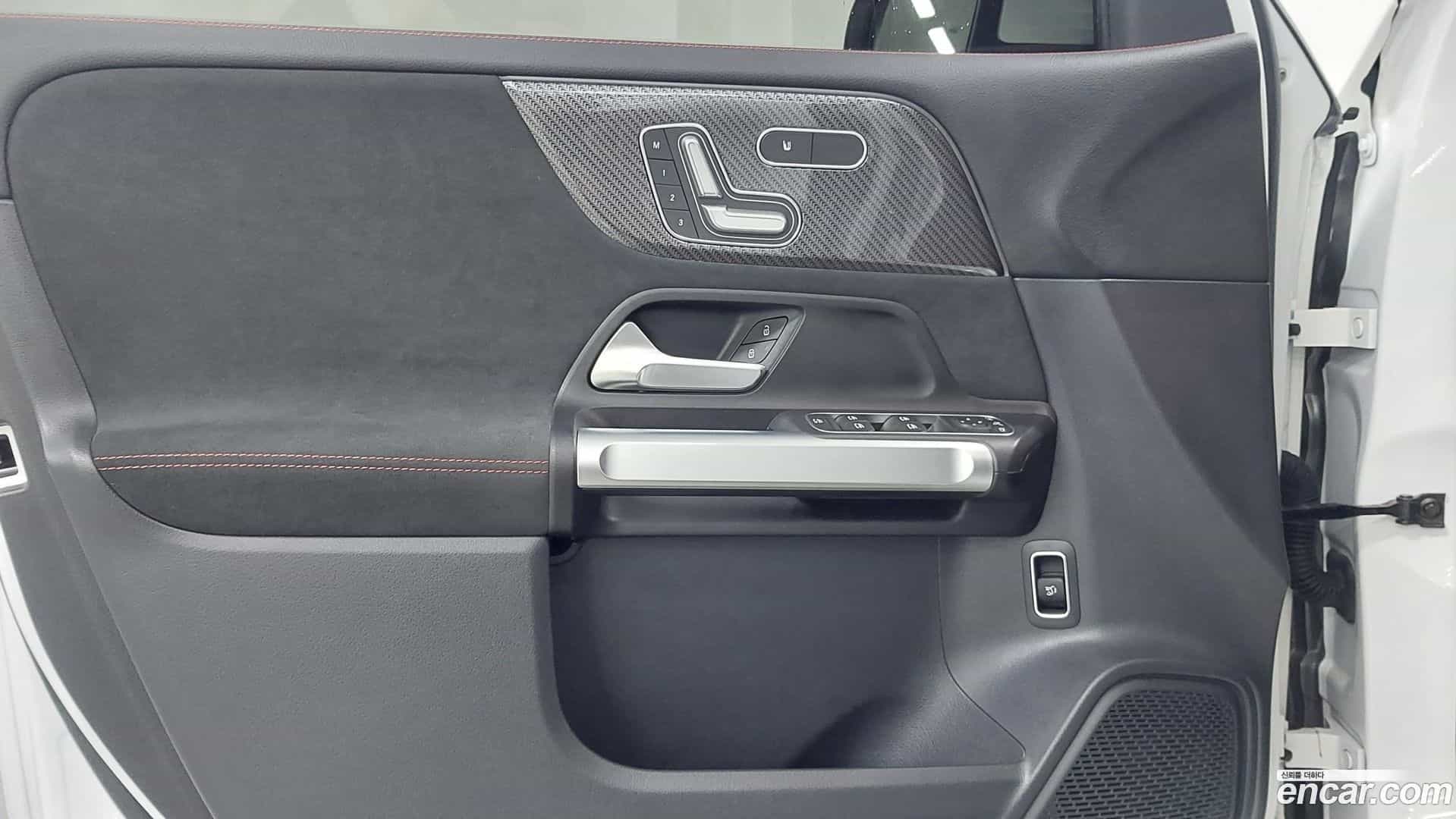 GLB-Class Mercedes-Benz 2022.8-OPTION-019