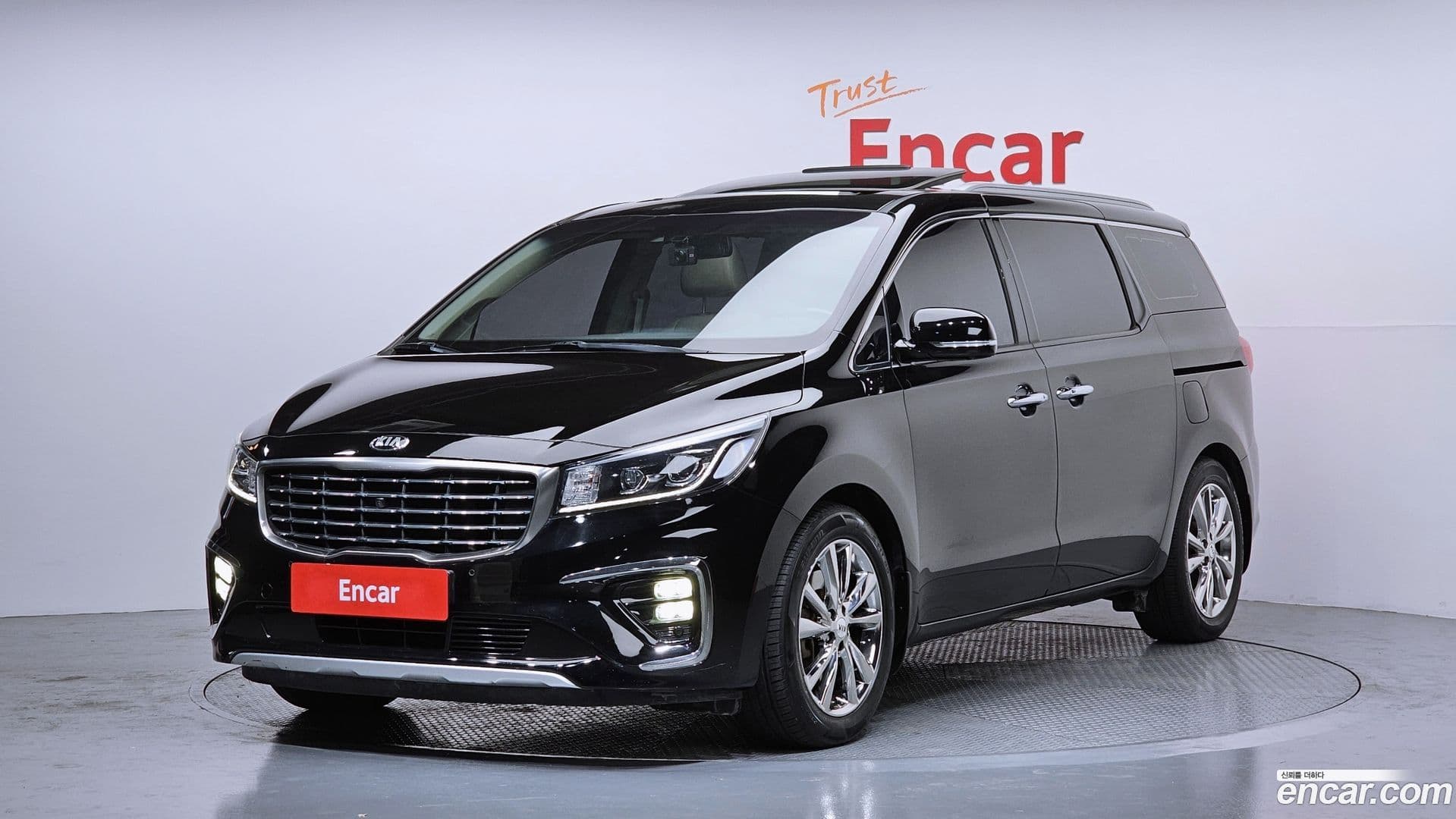 Main__Slider__Photo:Canival Kia 2019.1-0