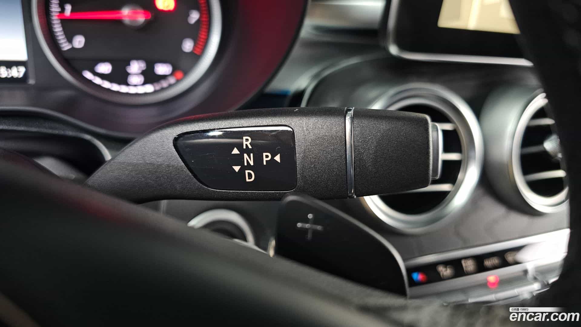 GLC-Class Mercedes-Benz 2019.4-INNER-009