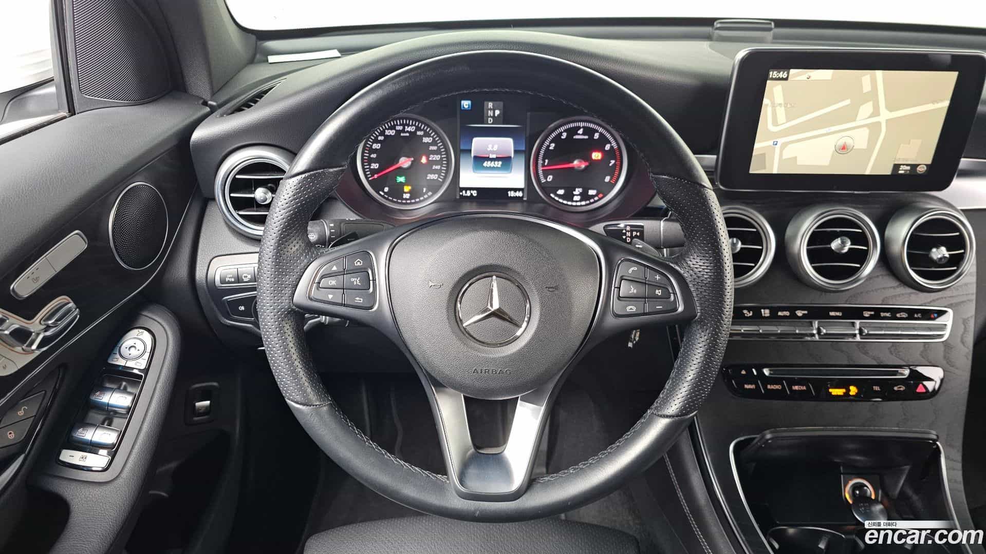 GLC-Class Mercedes-Benz 2019.4-OPTION-017