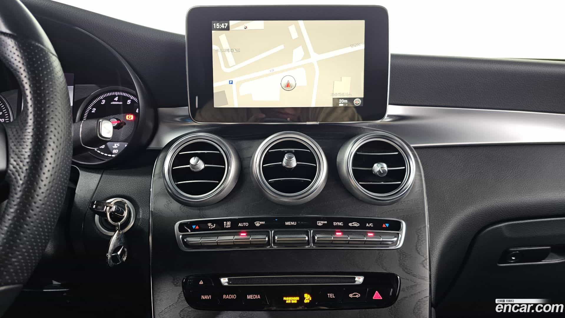 GLC-Class Mercedes-Benz 2019.4-OPTION-019