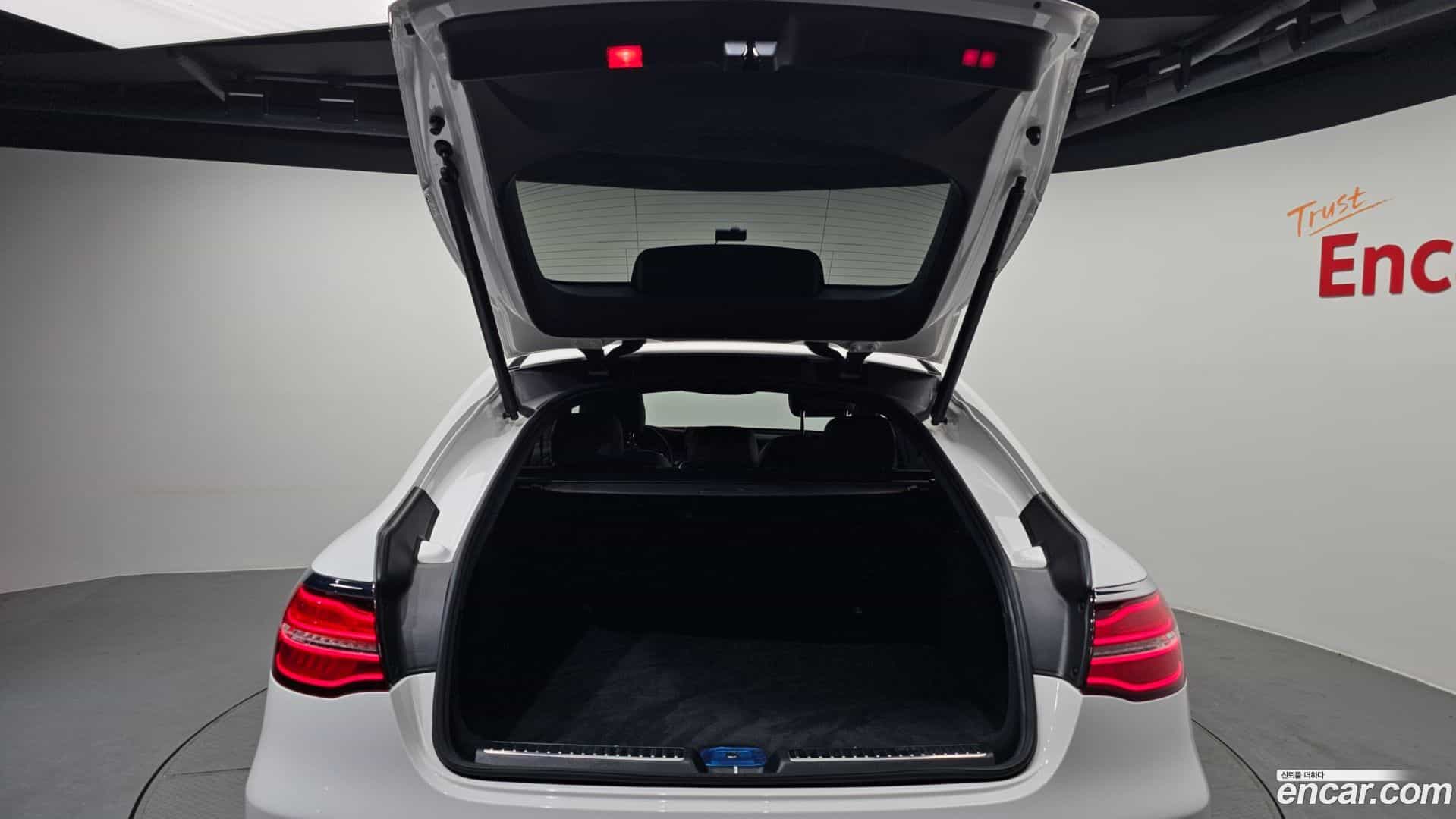 GLC-Class Mercedes-Benz 2019.4-OPTION-024