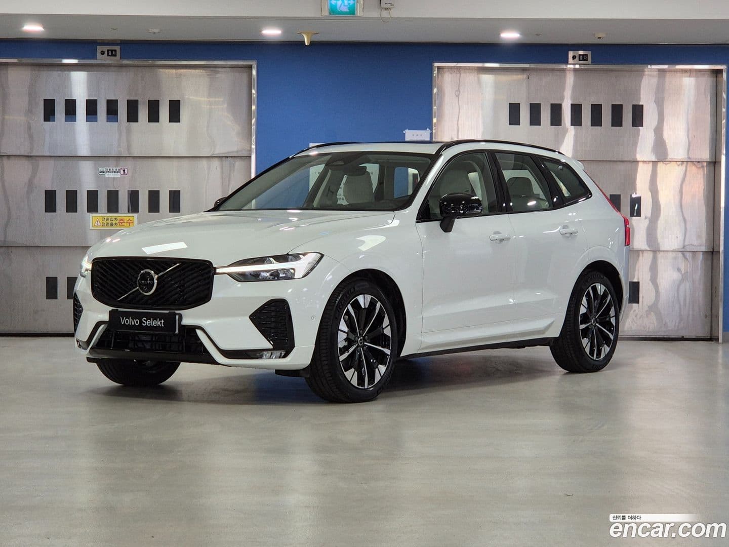 Main__Slider__Photo:XC60 Volvo 2025.7-0