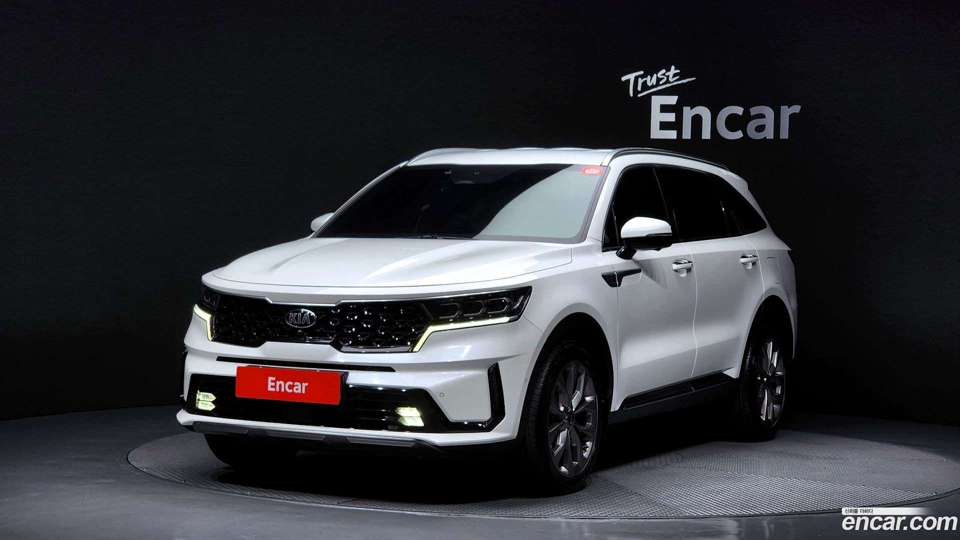 Main__Slider__Photo:Sorento Kia 2021.3-0