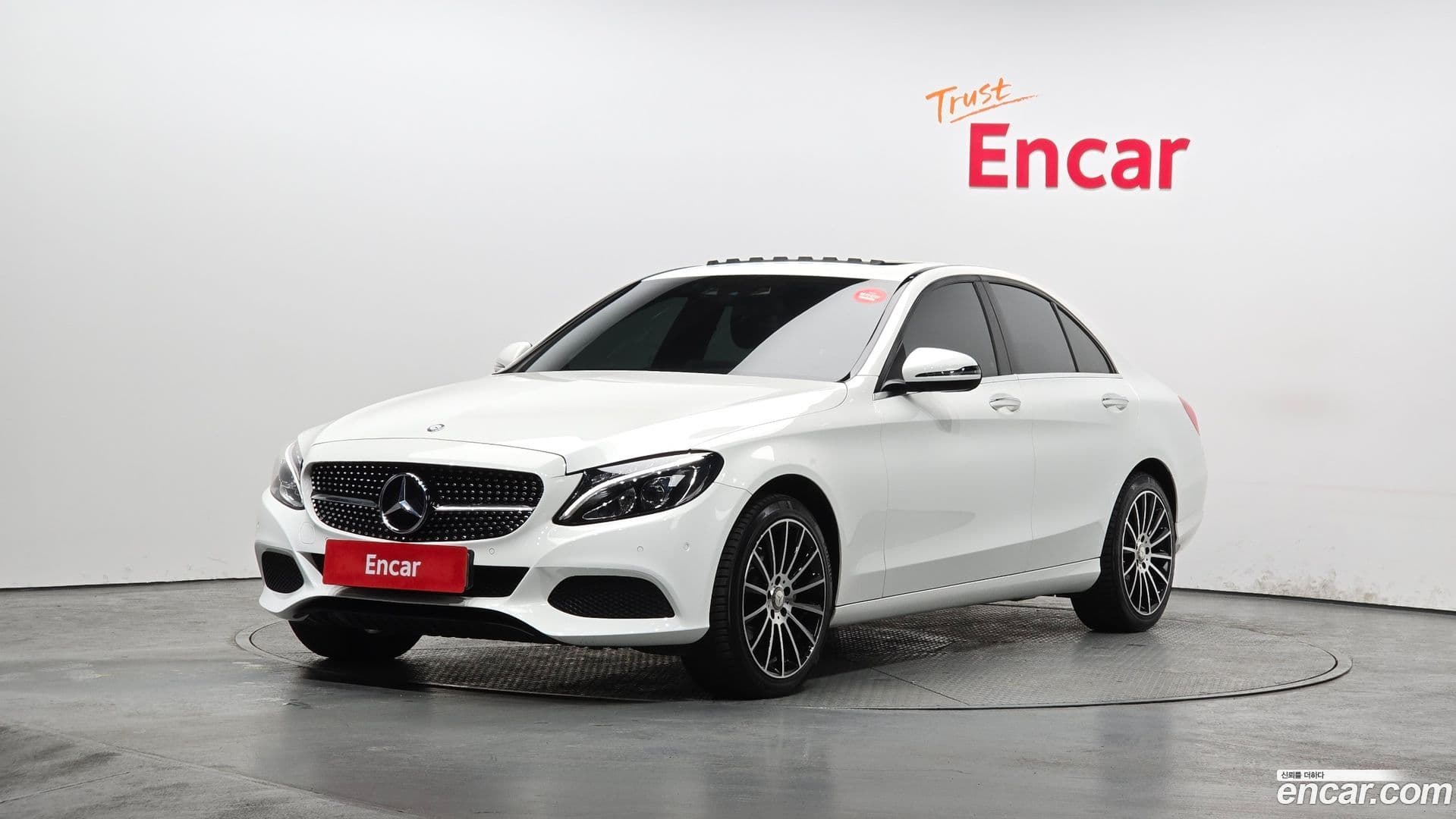 Main__Slider__Photo:C-Class Mercedes-Benz 2017.4-0