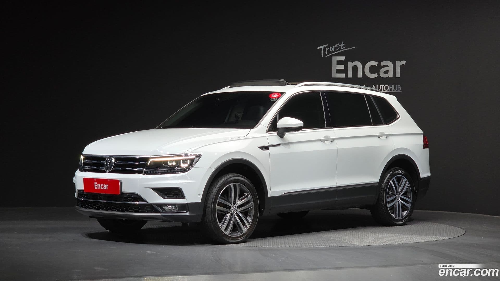 Main__Slider__Photo:Tiguan Volkswagen 2020.10-0