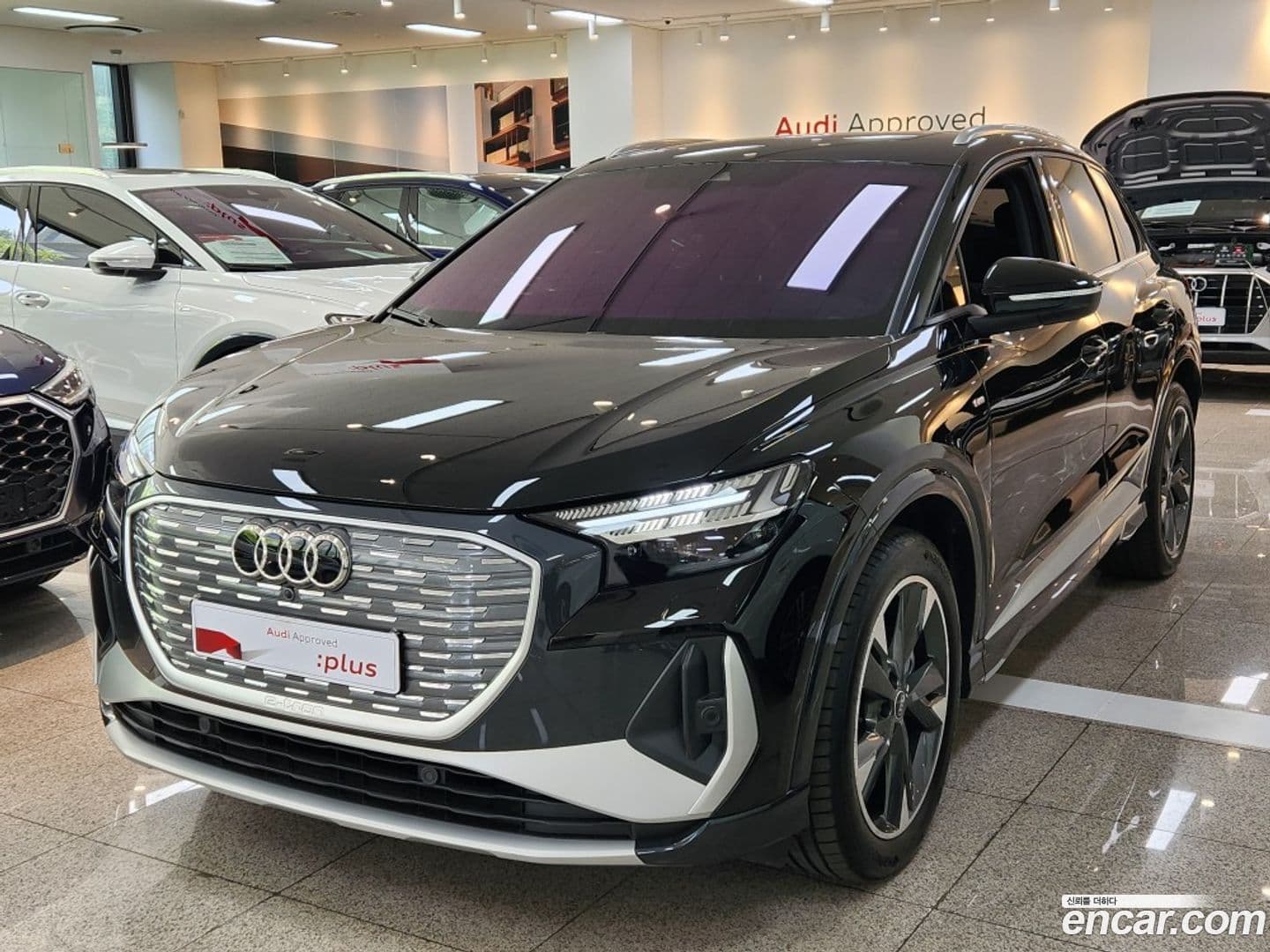 Main__Slider__Photo:Q4 e-tron Audi 2022.9-0