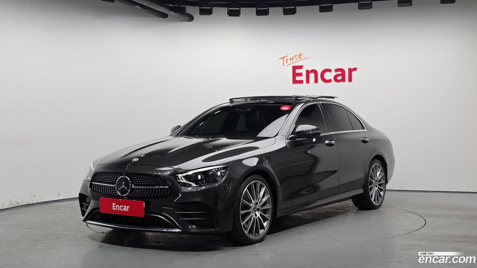 Main__Slider__Photo:E-Class Mercedes-Benz 2021.11-0