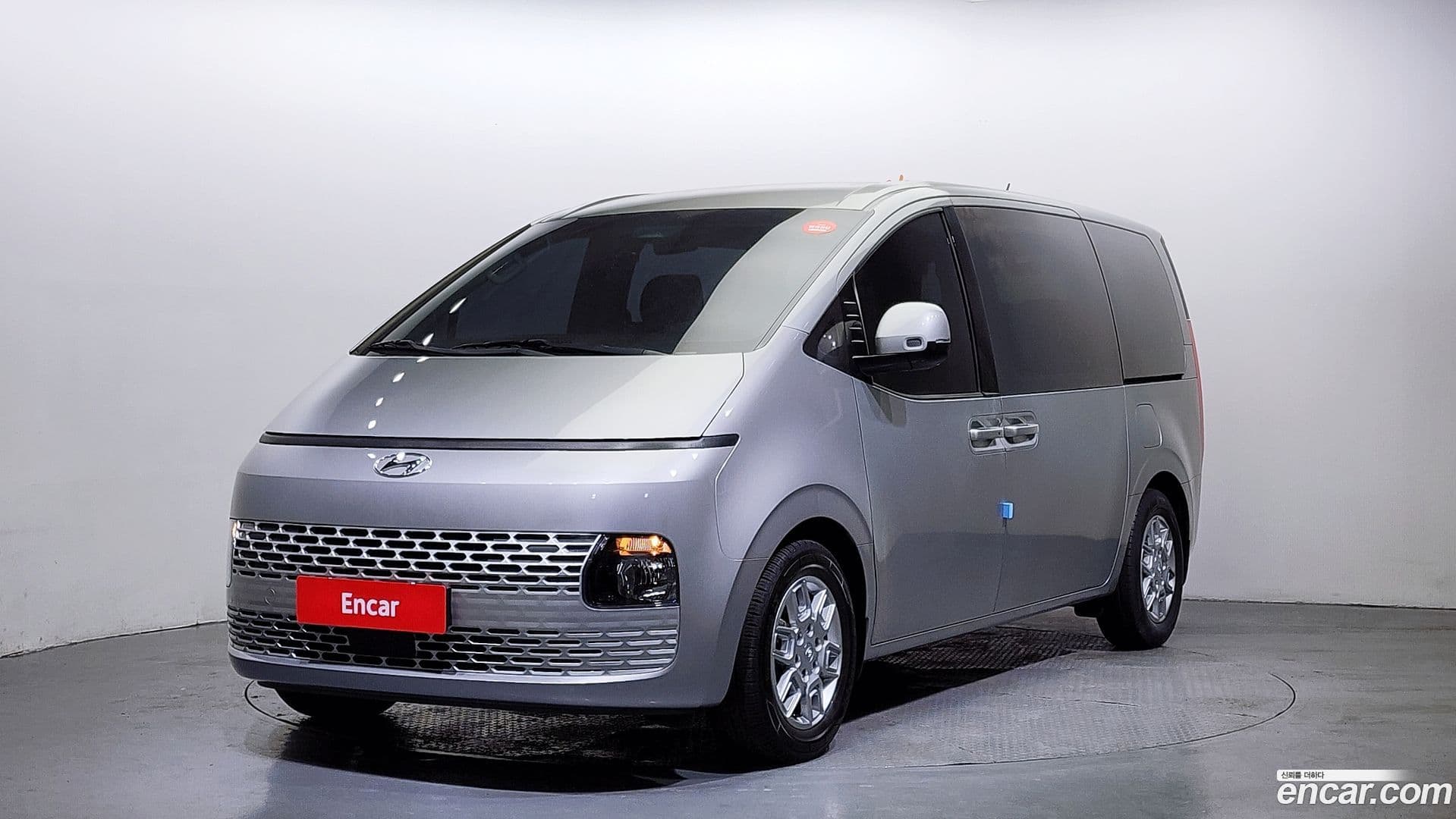 Main__Slider__Photo:Staria Hyundai 2022.0-0
