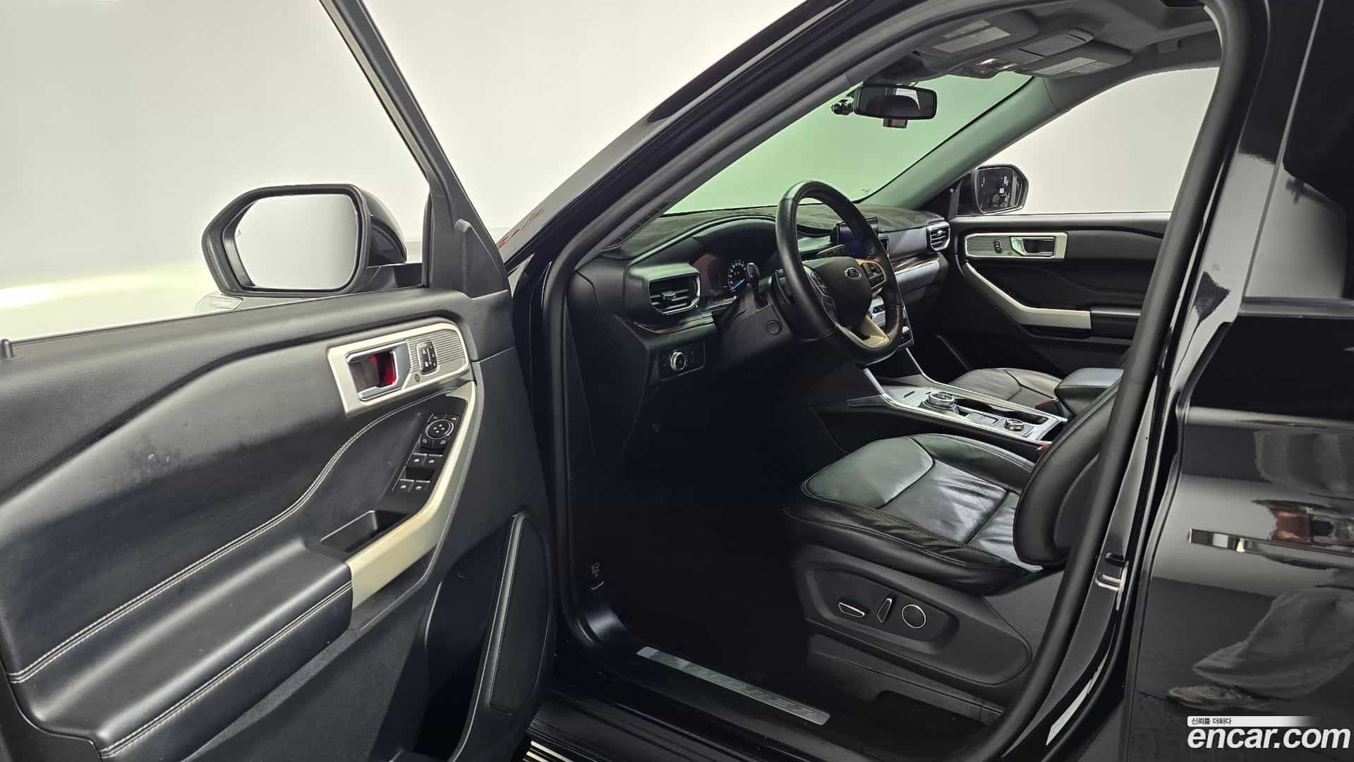 Explorer Ford 2020.10-INNER-010
