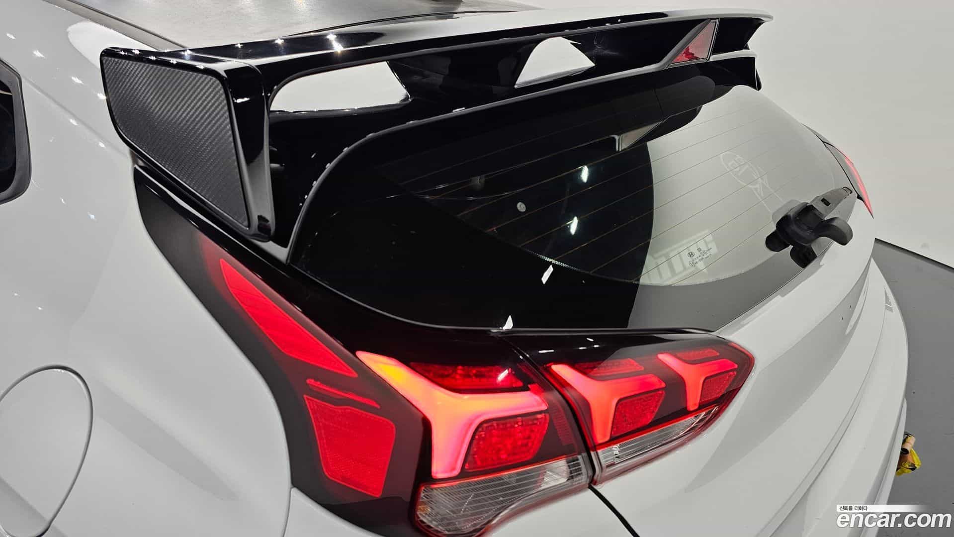 Veloster Hyundai 2020.9-OPTION-023