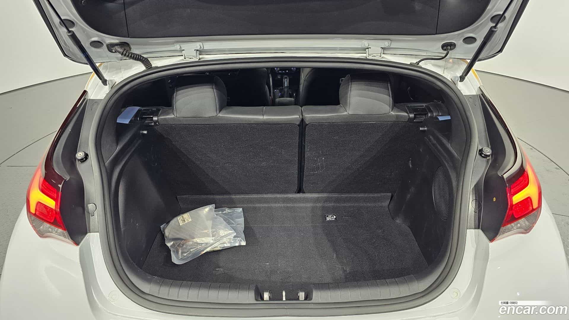 Veloster Hyundai 2020.9-OPTION-024