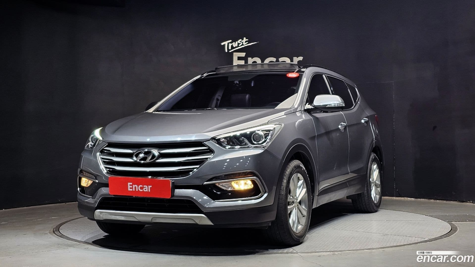 Main__Slider__Photo:Santafe Hyundai 2016.11-0