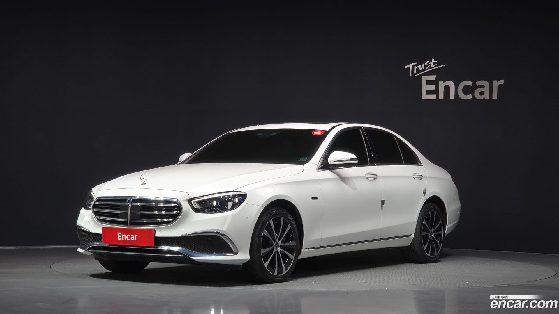 Main__Slider__Photo:E-Class Mercedes-Benz 2021.2-0