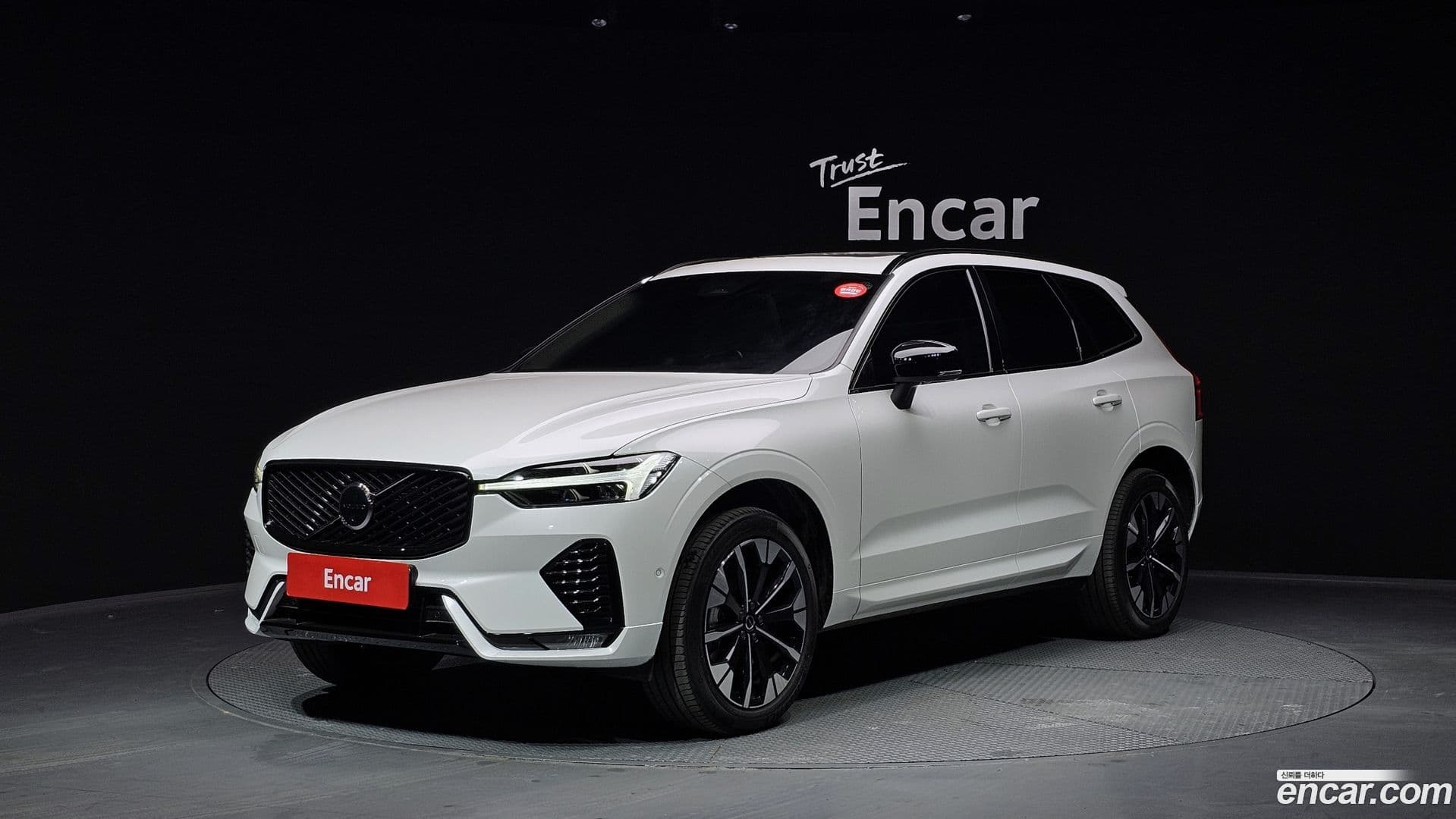 Main__Slider__Photo:XC60 Volvo 2025.9-0