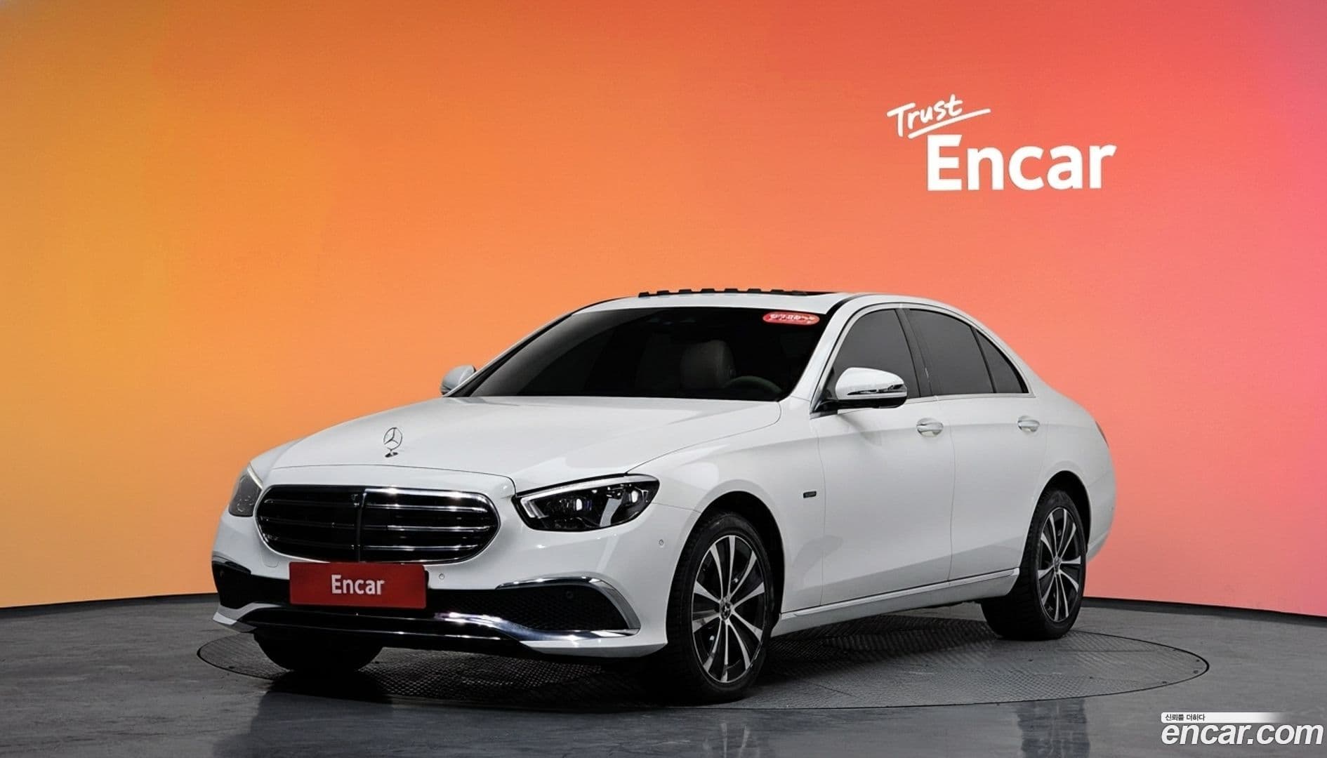 Main__Slider__Photo:E-Class Mercedes-Benz 2021.7-0