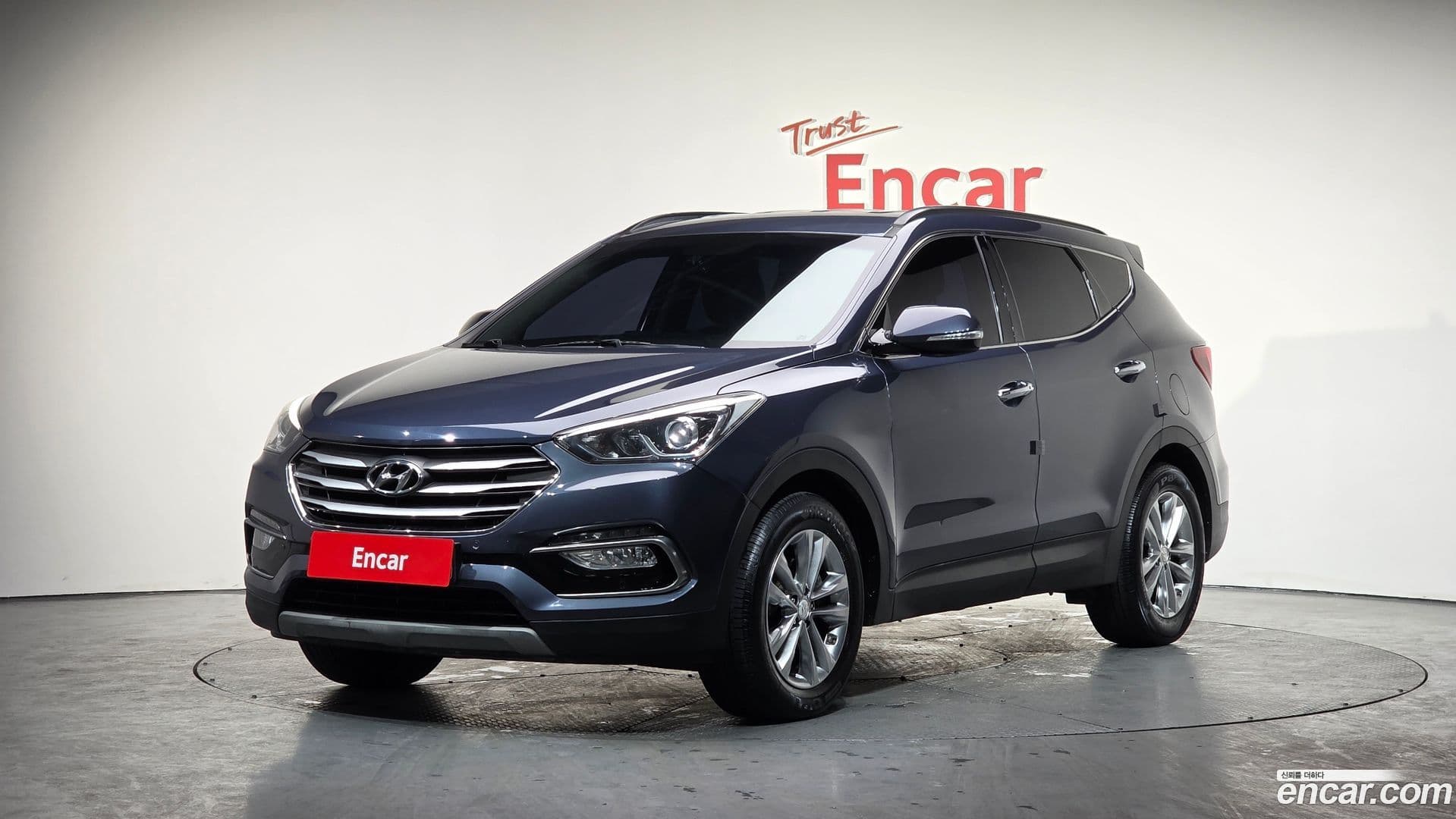 Main__Slider__Photo:Santafe Hyundai 2017.4-0