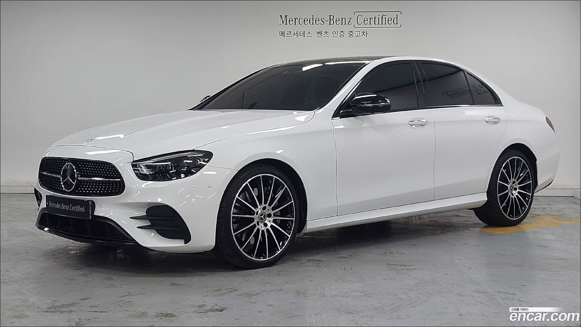 Main__Slider__Photo:E-Class Mercedes-Benz 2023.0-0