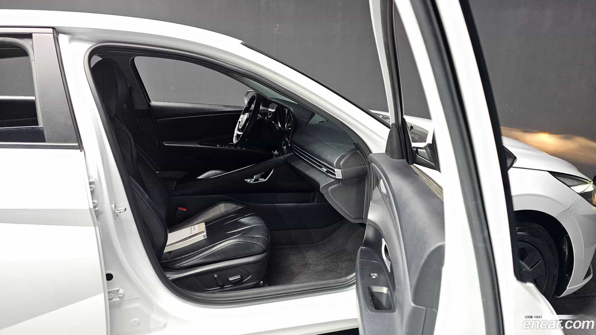AVANTE Hyundai 2022.9-OPTION-015