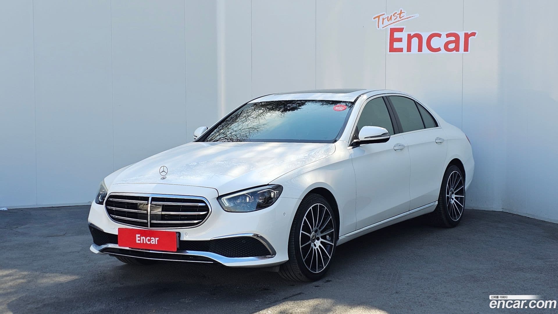 Main__Slider__Photo:E-Class Mercedes-Benz 2021.3-0