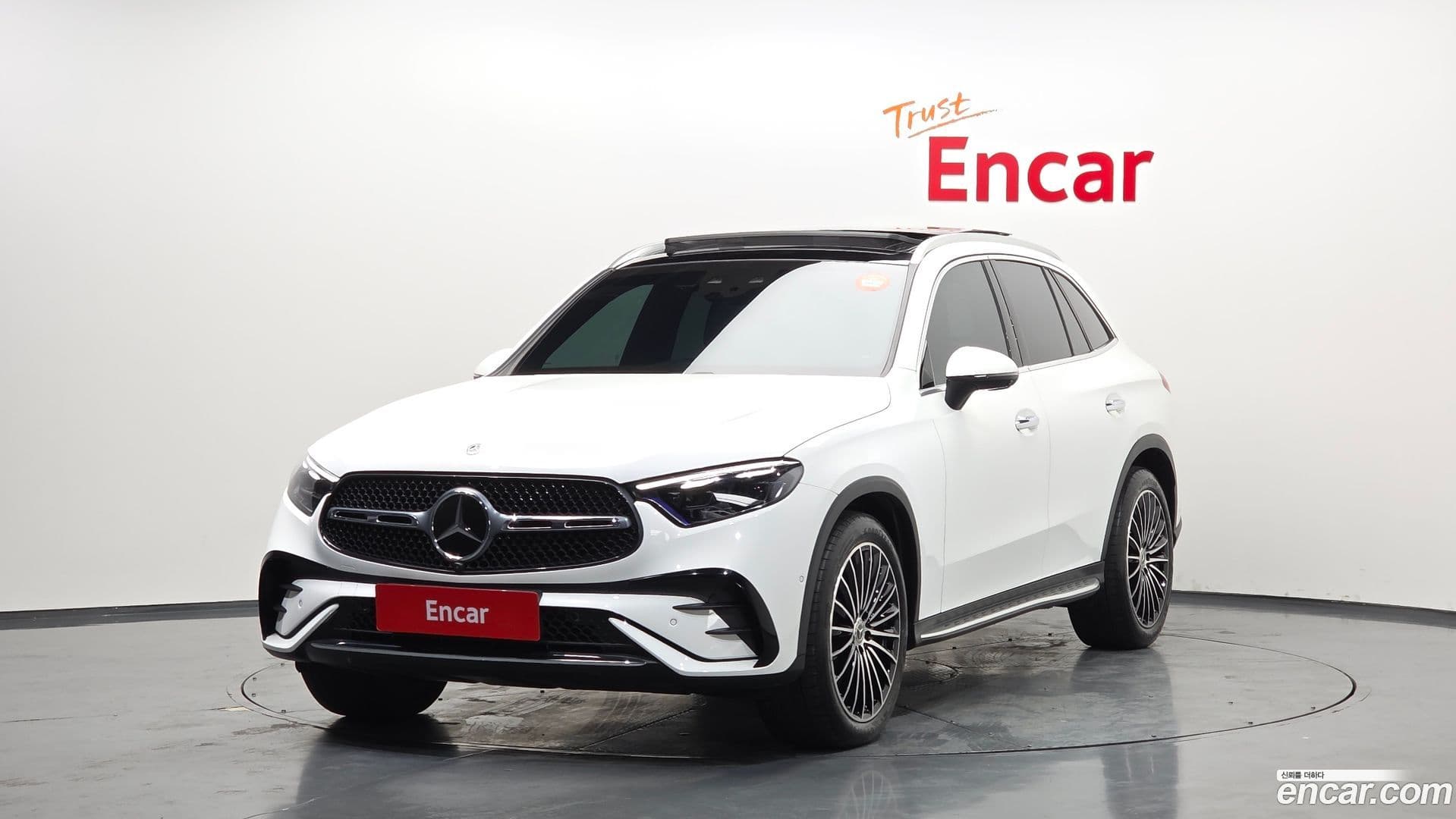 Main__Slider__Photo:GLC-Class Mercedes-Benz 2024.4-0