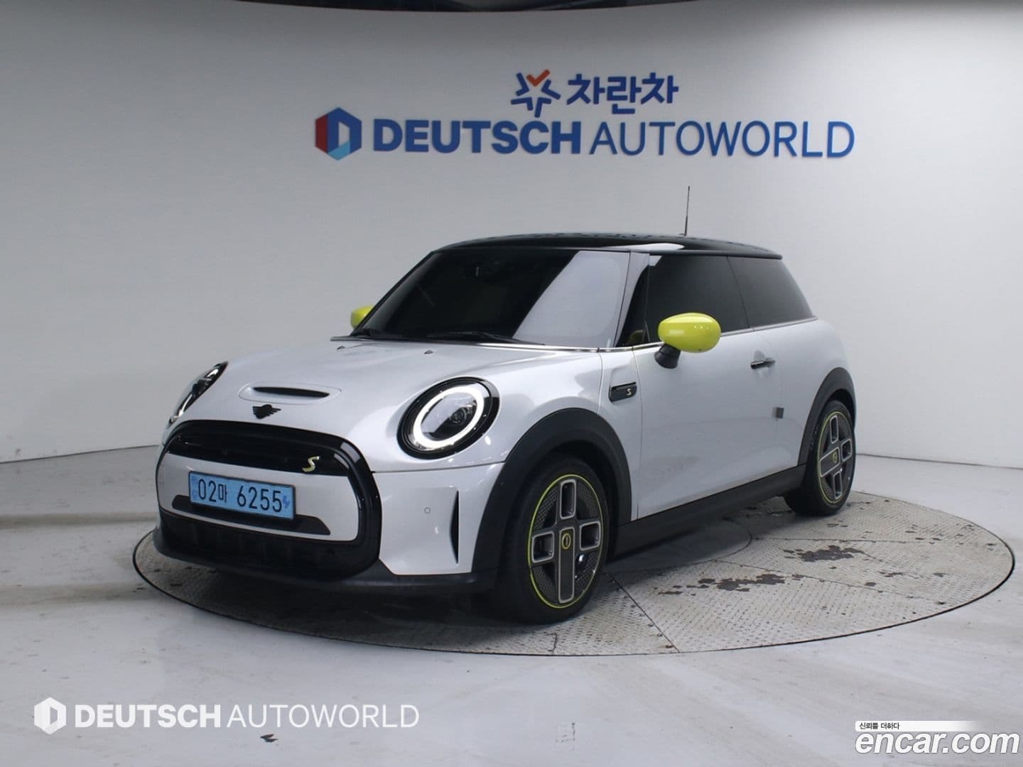 Main__Slider__Photo:Cooper Mini 2022.2-0