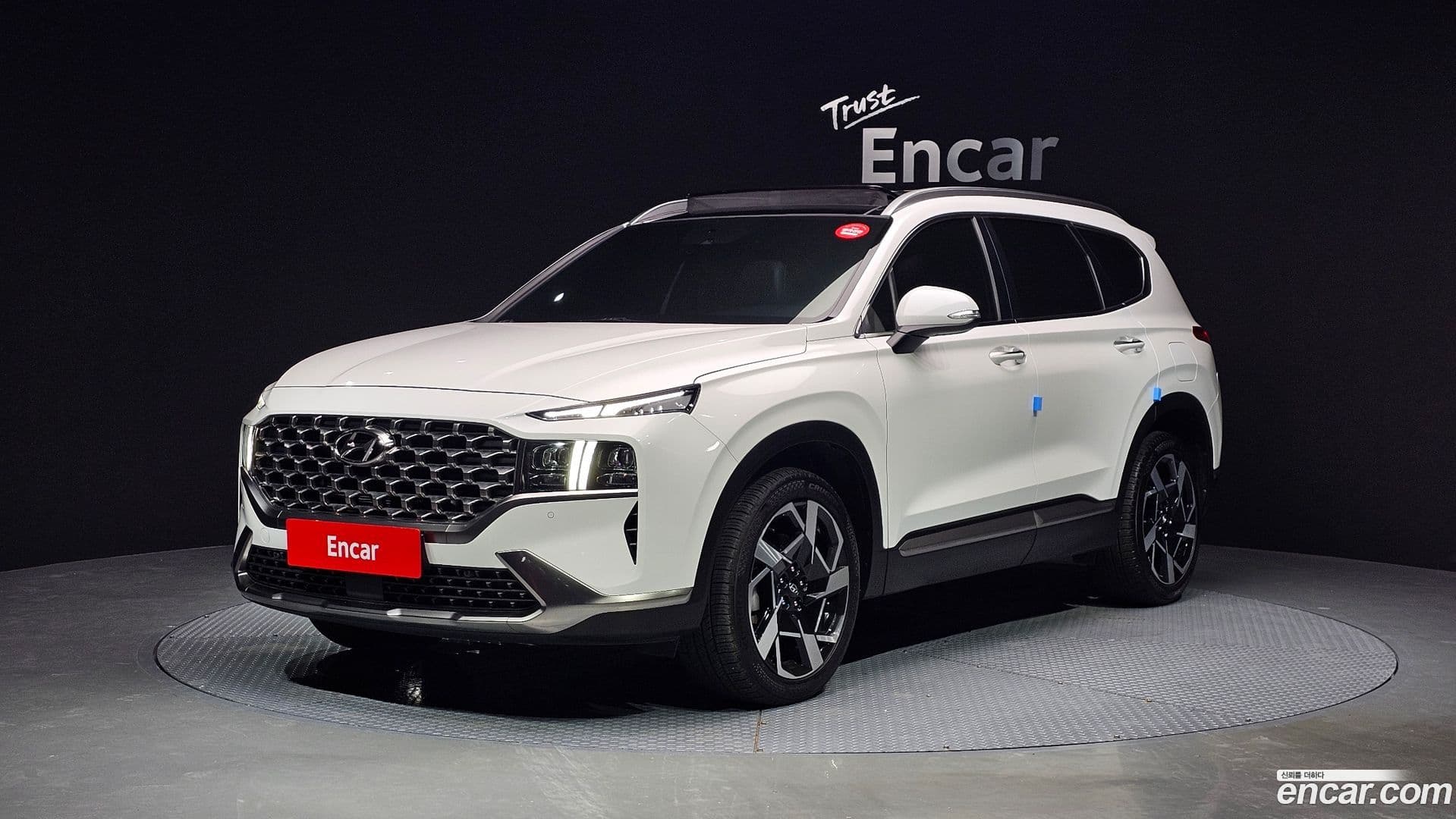 Main__Slider__Photo:Santafe Hyundai 2022.0-0