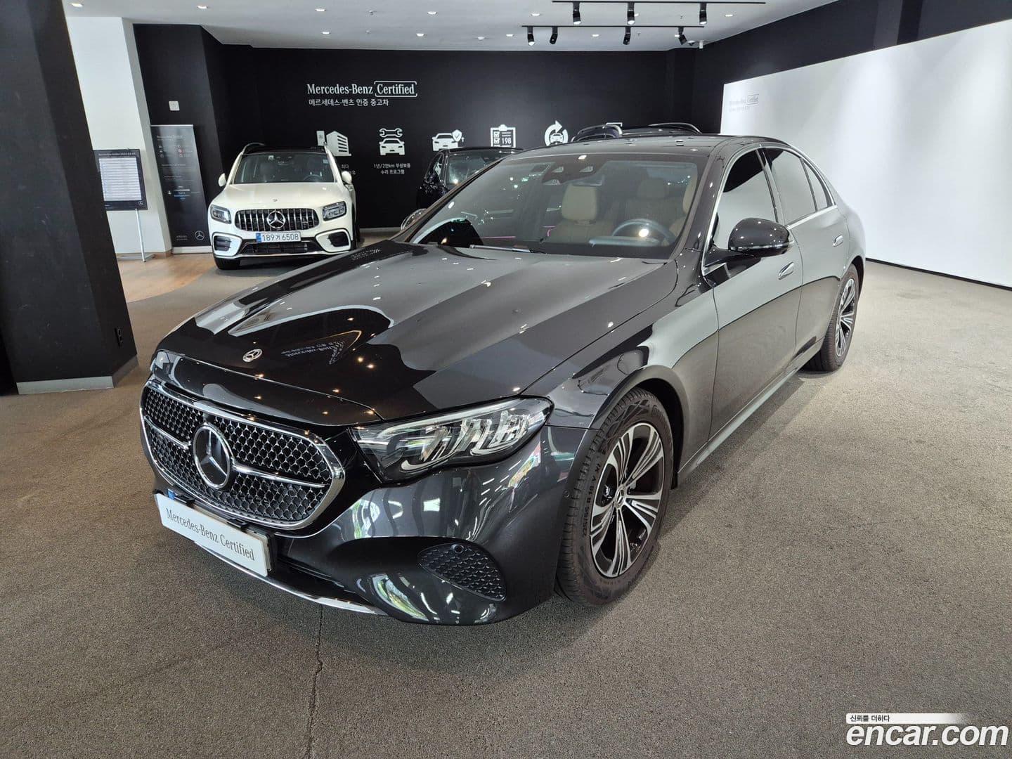Main__Slider__Photo:E-Class Mercedes-Benz 2025.4-0