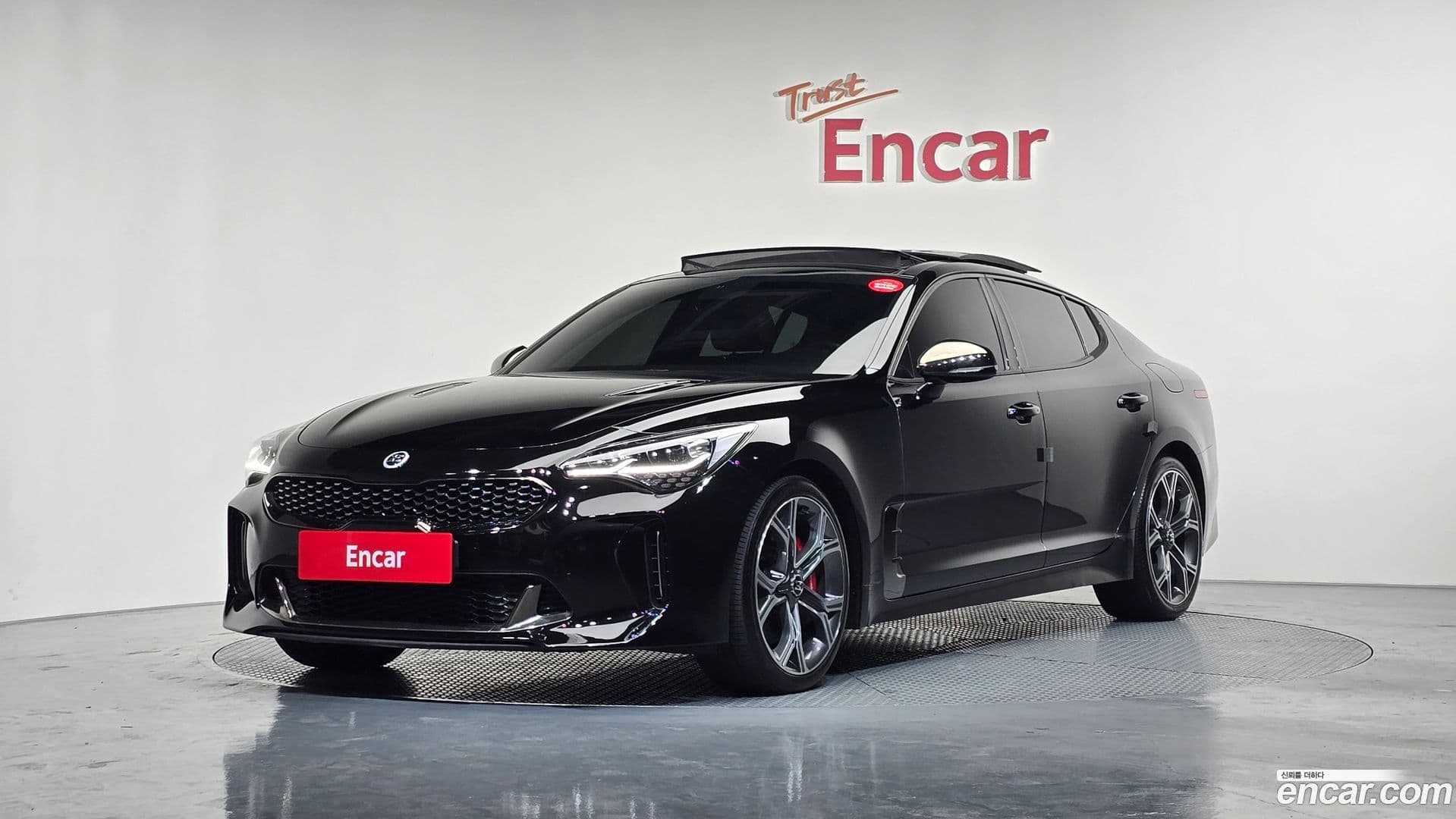 Main__Slider__Photo:Stinger Kia 2019.4-0