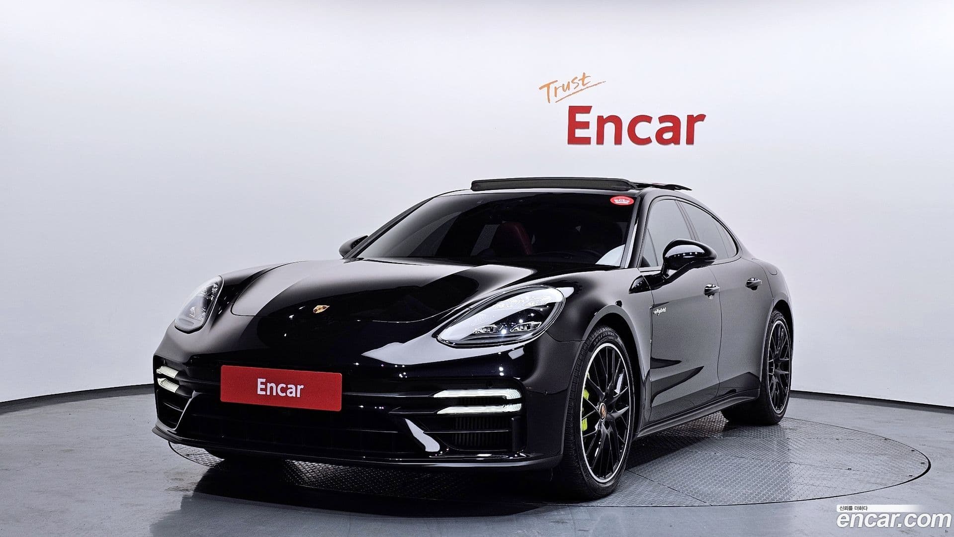 Main__Slider__Photo:Panamera Porsche 2021.11-0