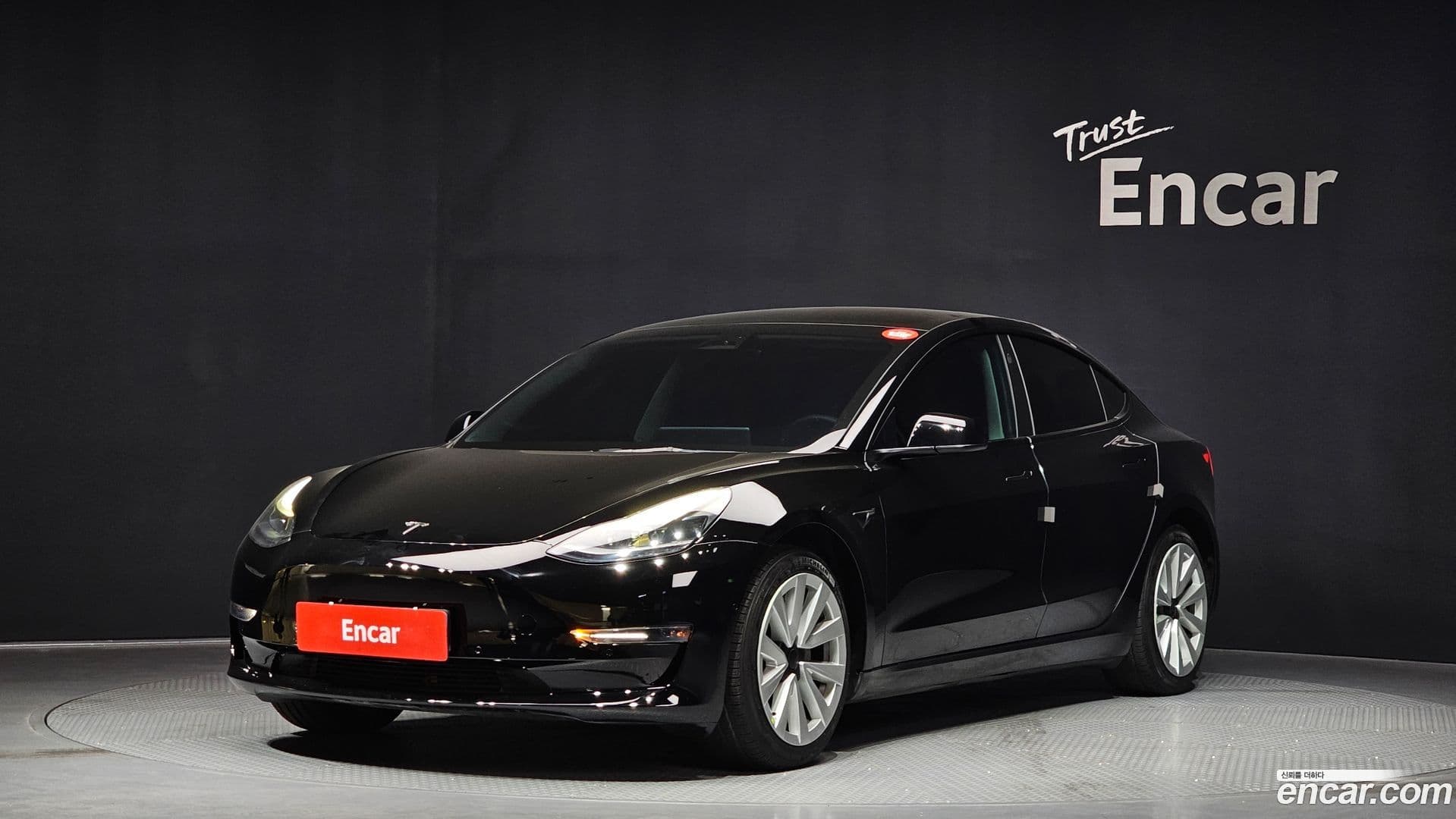 Main__Slider__Photo:Model 3 Tesla 2022.5-0