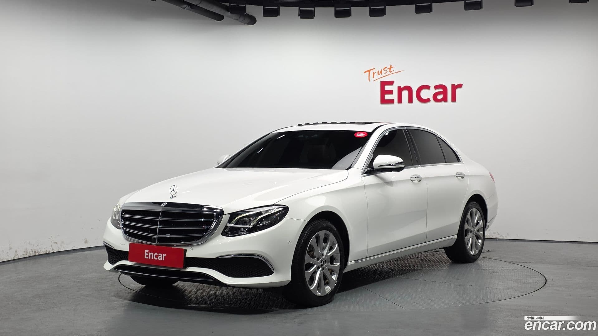 Main__Slider__Photo:E-Class Mercedes-Benz 2018.9-0