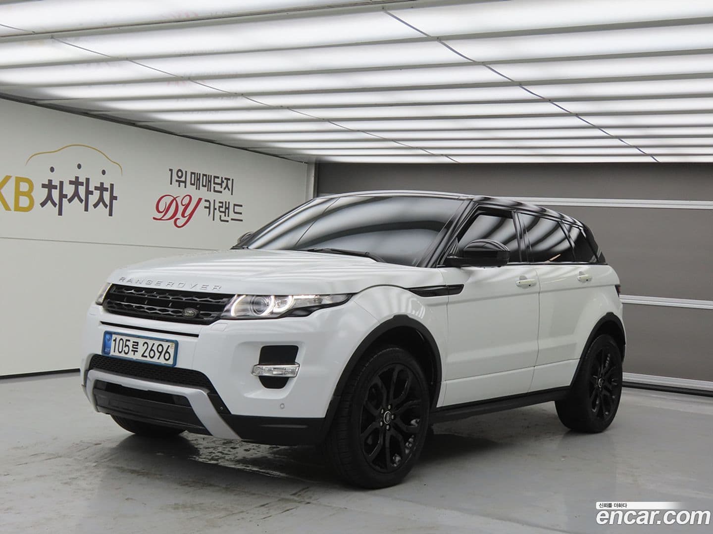 Main__Slider__Photo:Range Rover Evoque Land Rover 2014.3-0