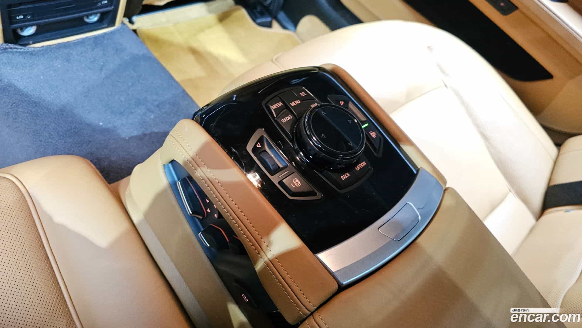 7-Series BMW 2015.8-OPTION-023