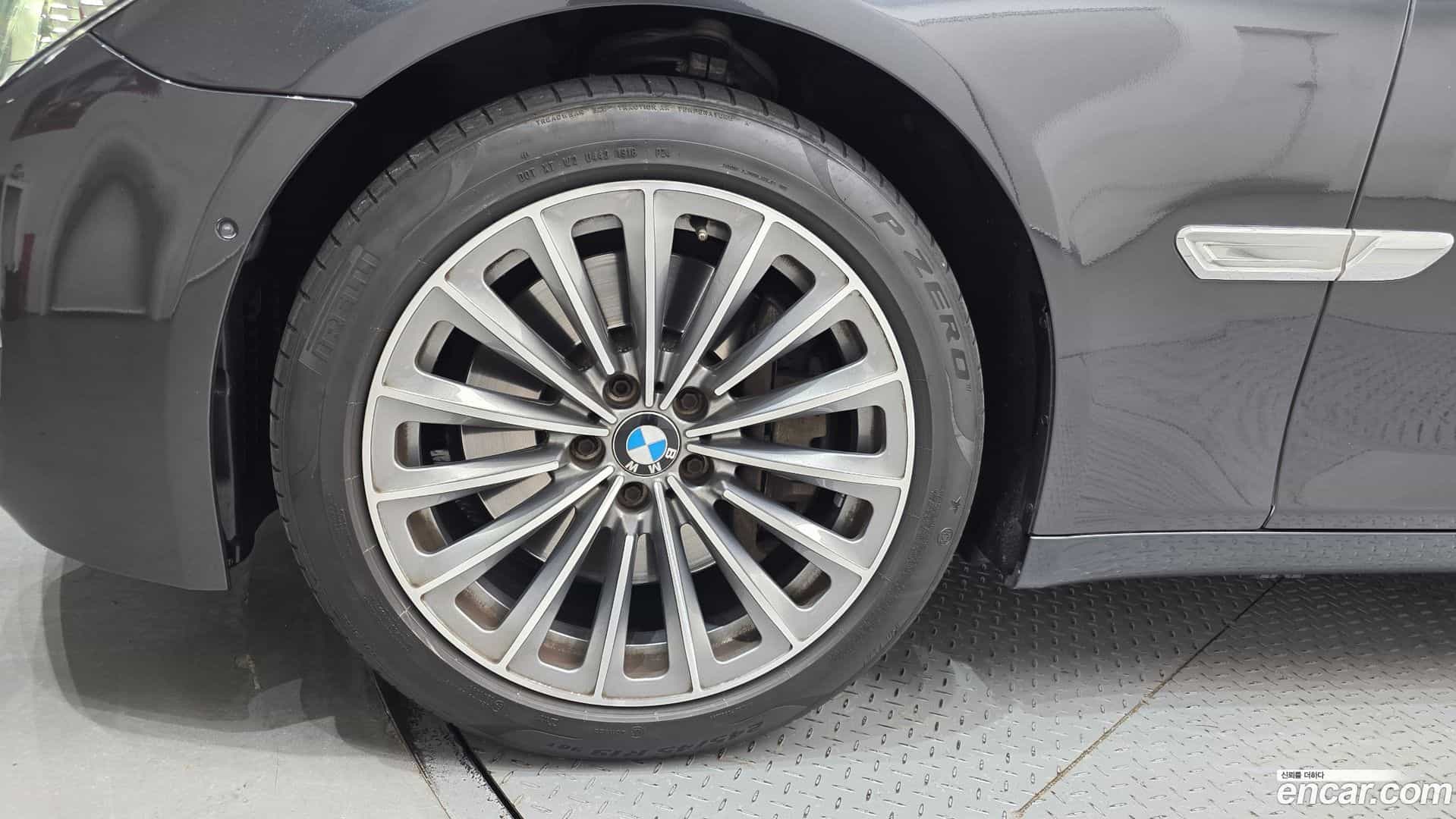 7-Series BMW 2014.8-OUTER-005