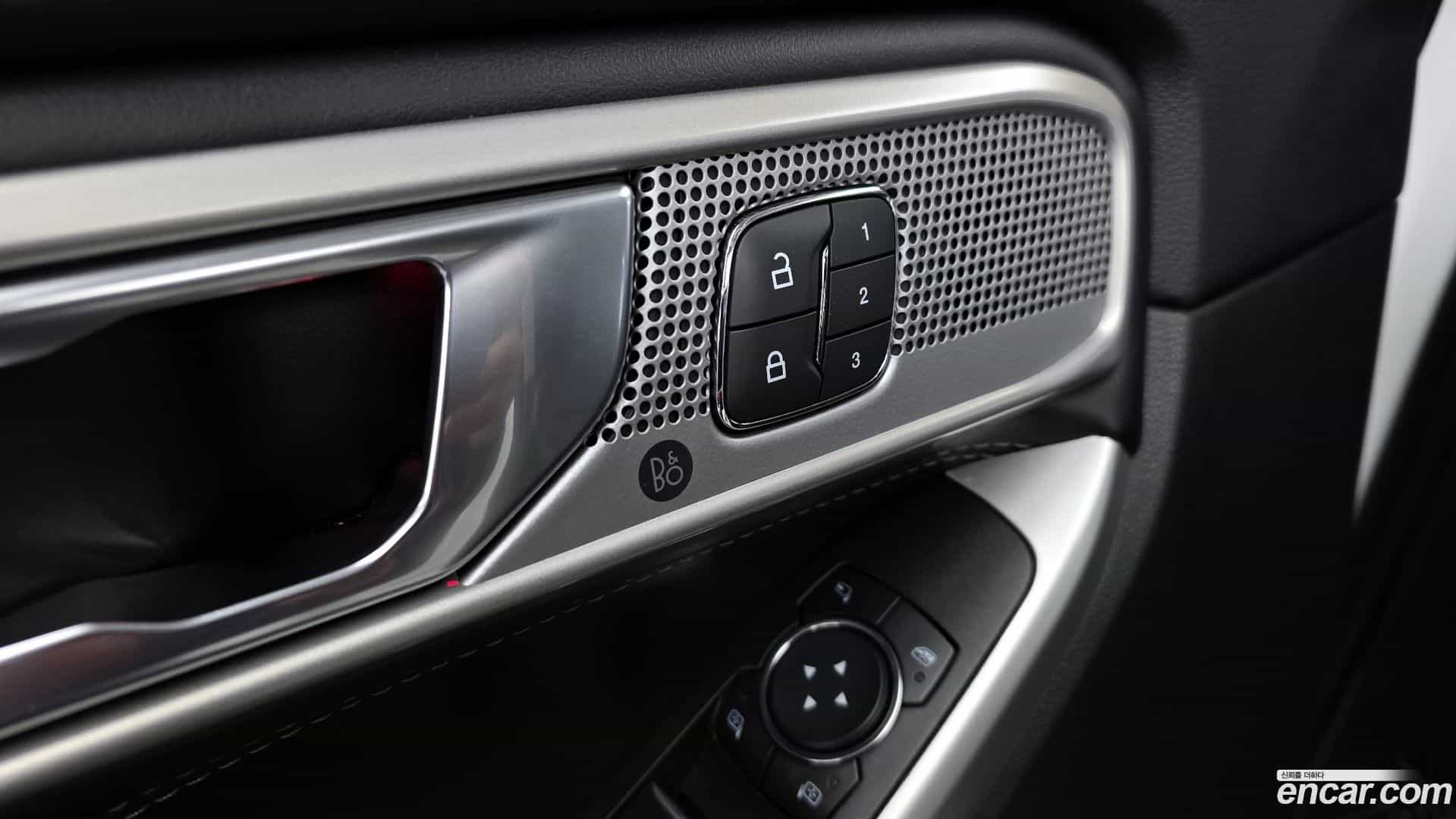 Explorer Ford 2021.11-OPTION-021