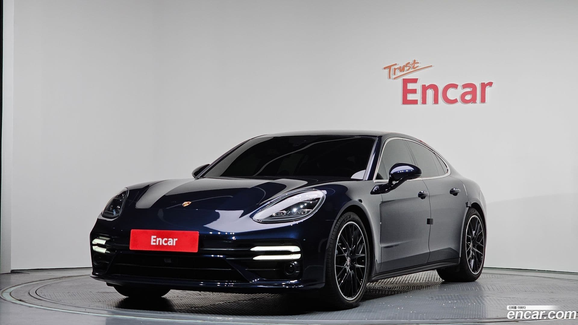 Main__Slider__Photo:Panamera Porsche 2020.1-0