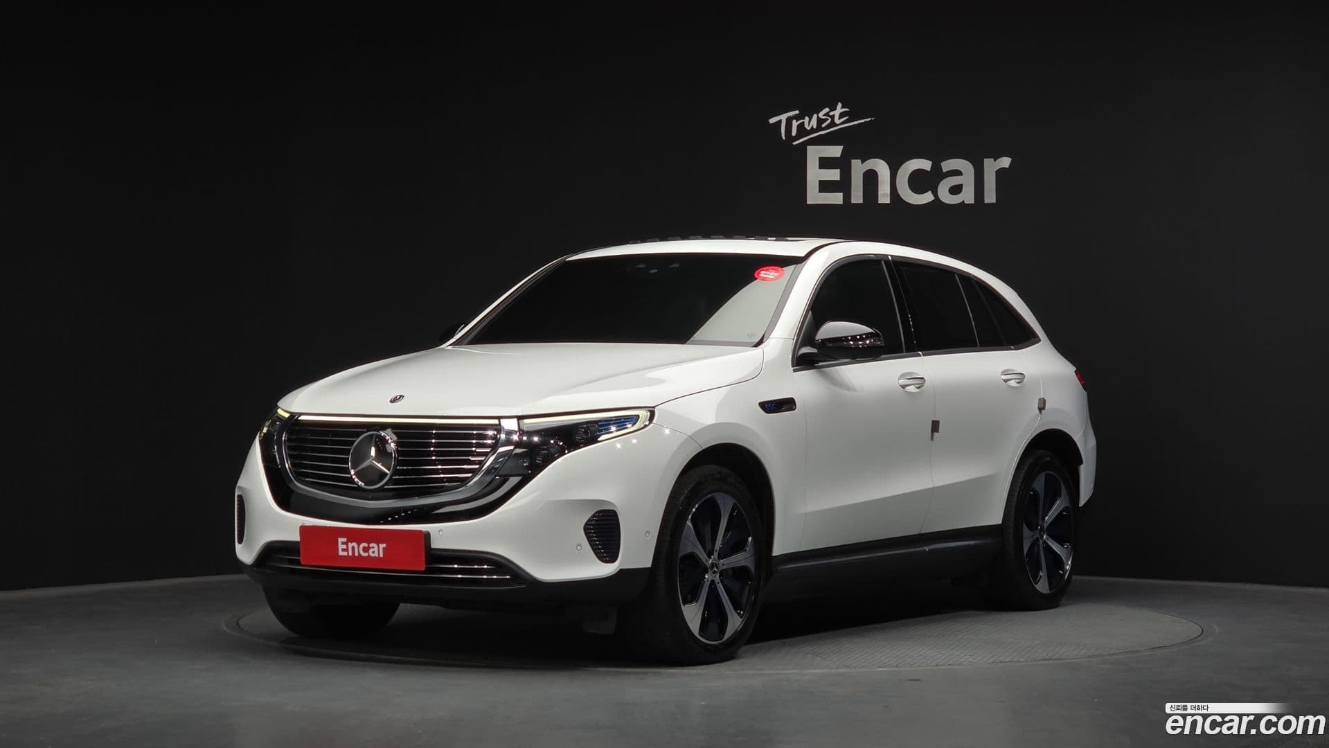 Main__Slider__Photo:EQC Mercedes-Benz 2020.11-0