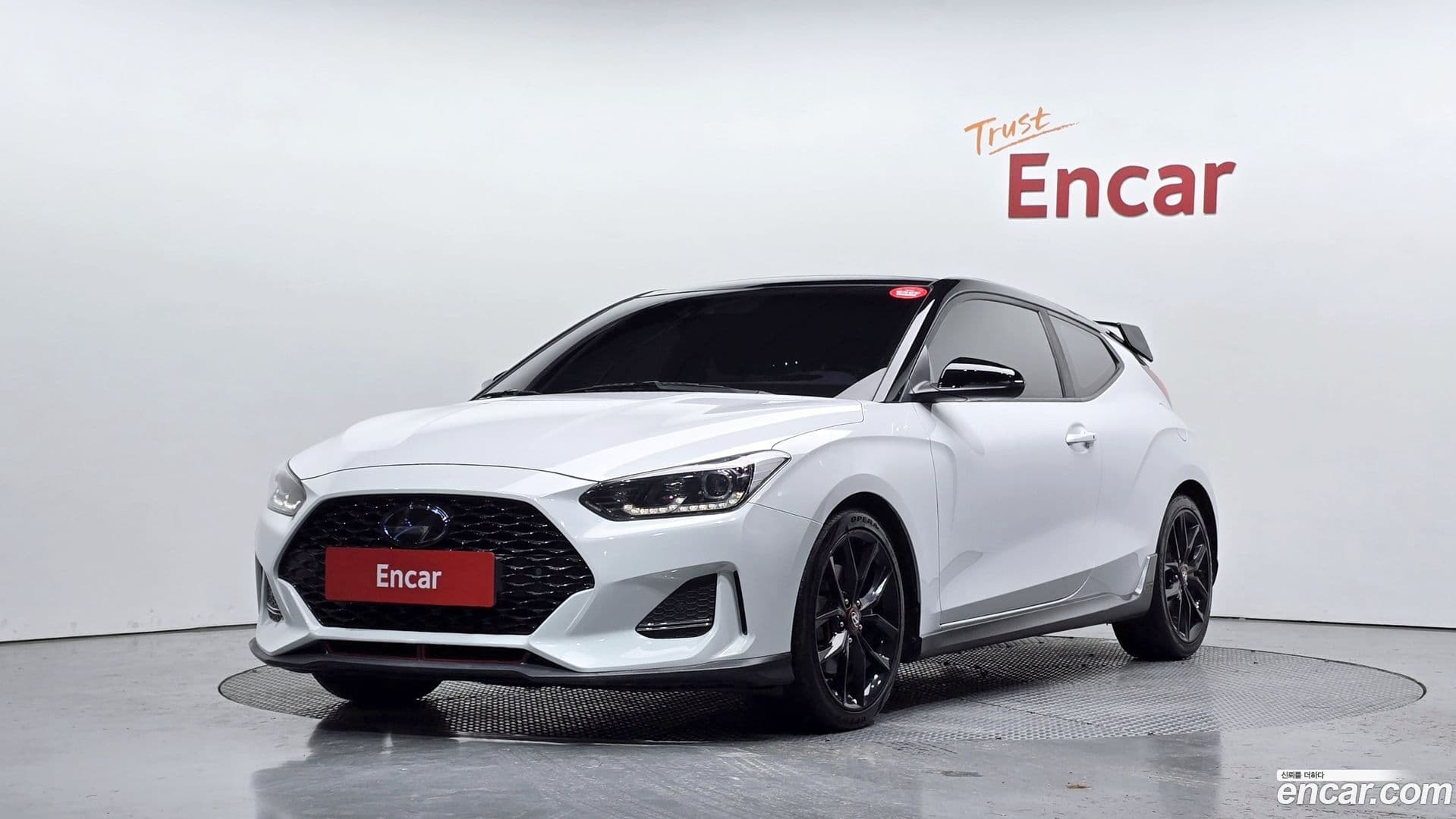 Main__Slider__Photo:Veloster Hyundai 2018.9-0