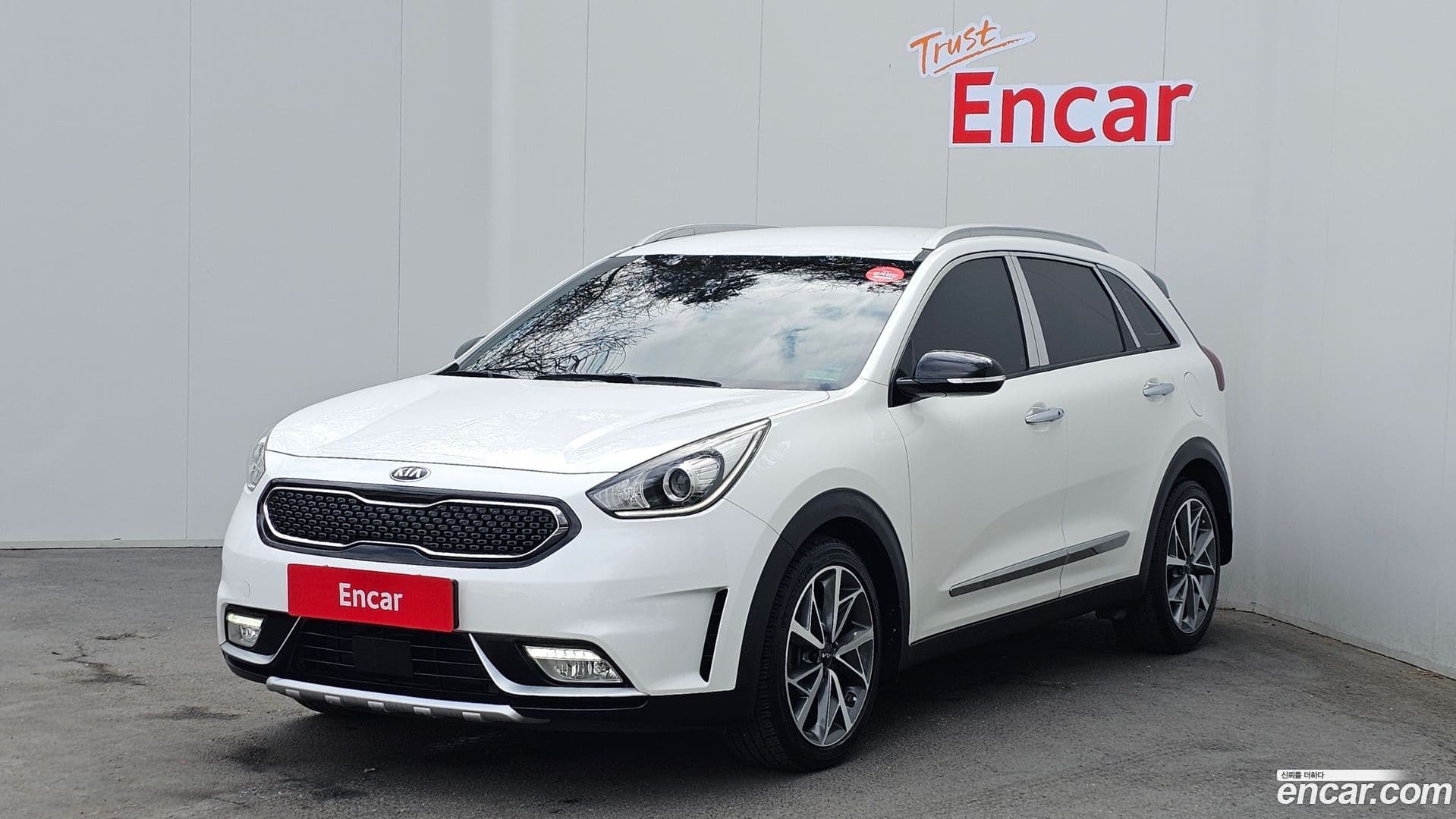 Main__Slider__Photo:Niro Kia 2017.2-0