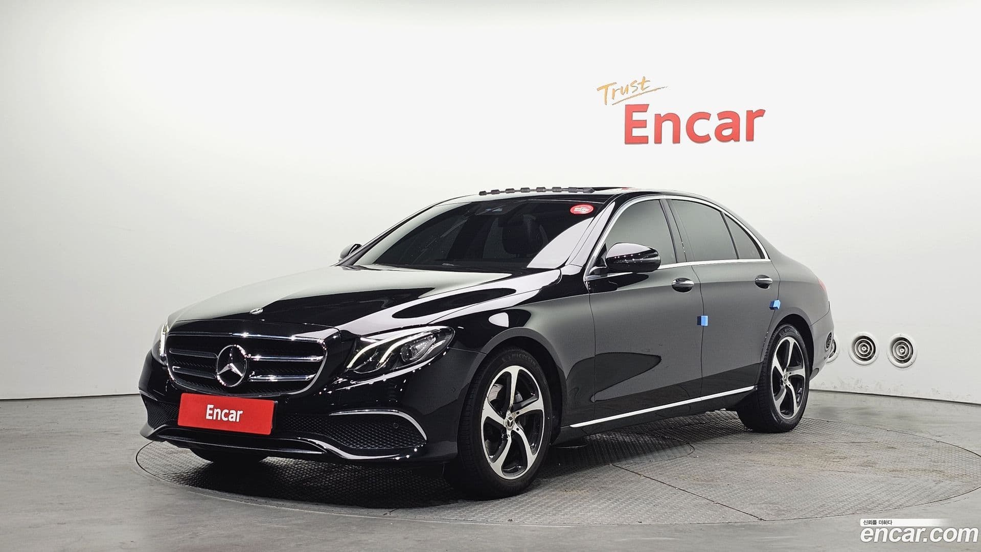 Main__Slider__Photo:E-Class Mercedes-Benz 2019.11-0