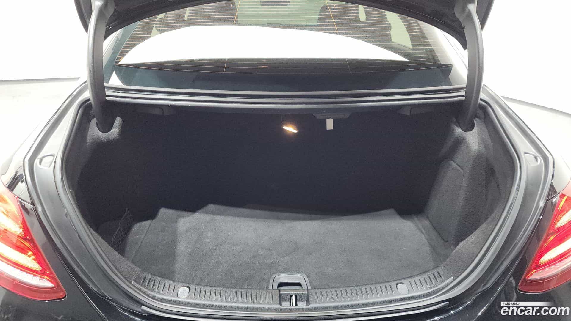 E-Class Mercedes-Benz 2019.0-OPTION-024